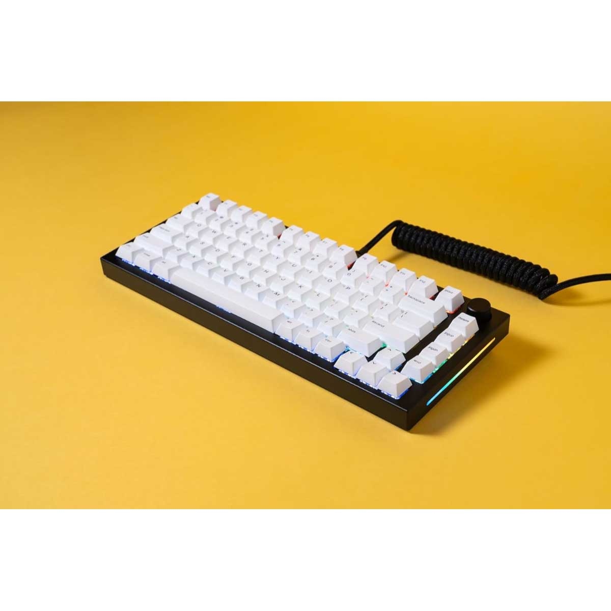 لوحة مفاتيح الألعاب الميكانيكية Glorious GMMK Pro Tenkeyless 75% مُجمّعة مسبقًا بإضاءة RGB