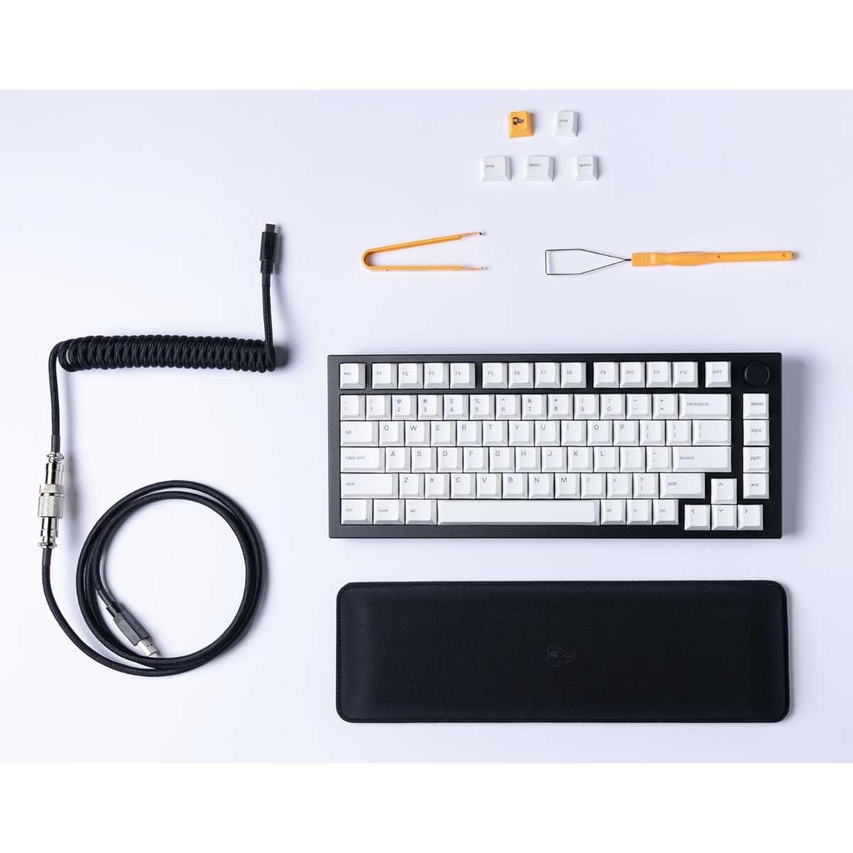 لوحة مفاتيح الألعاب الميكانيكية Glorious GMMK Pro Tenkeyless 75% مُجمّعة مسبقًا بإضاءة RGB