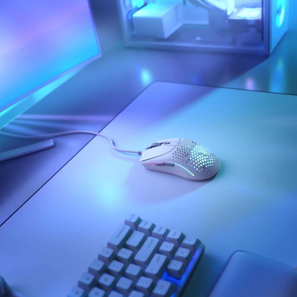 ماوس الألعاب السلكي RGB موديل O 2 باللون الأبيض غير اللامع الرائع