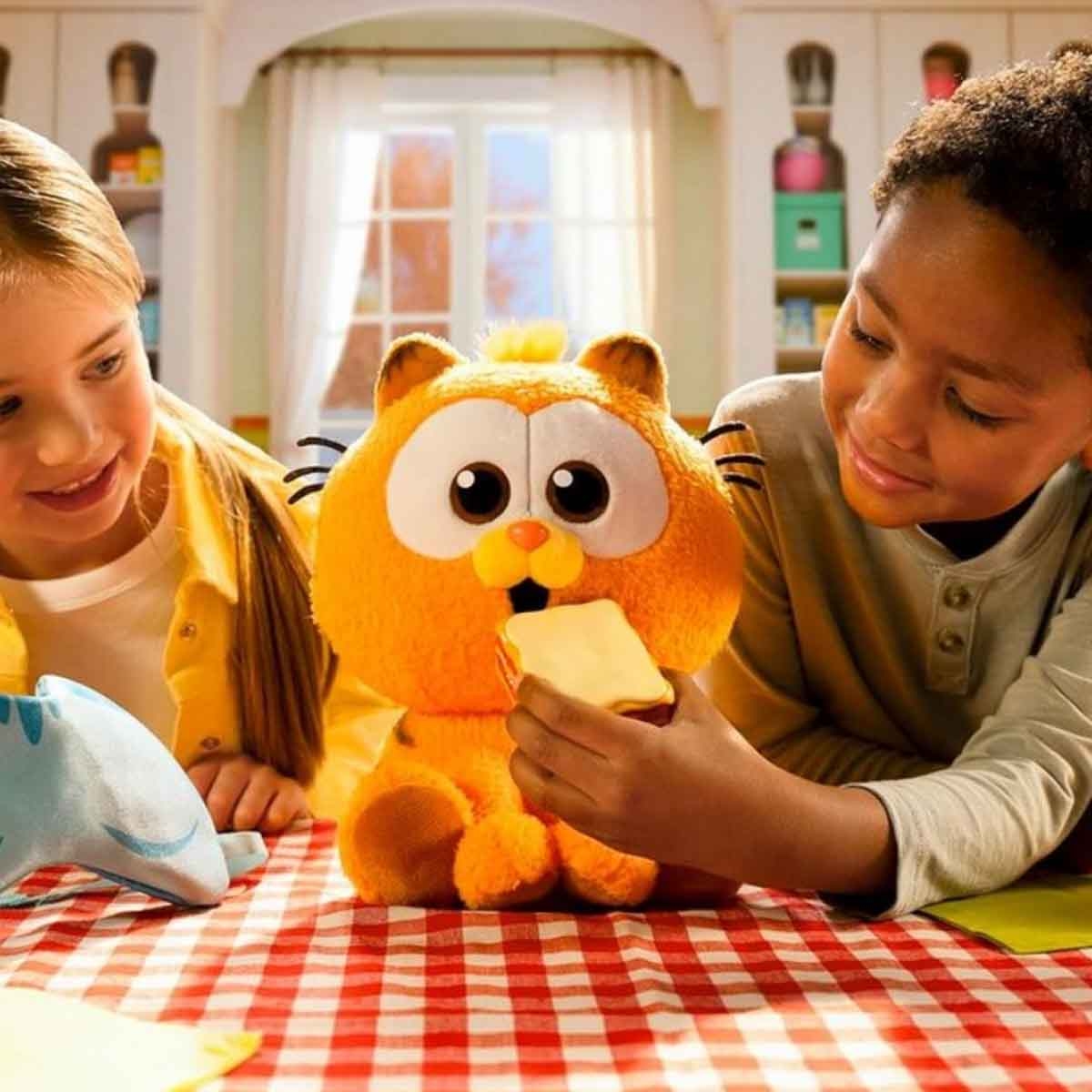 Goliath 10″ Animagic Baby Garfiled Plush Interactive Toy Unisex , 3-4 Years