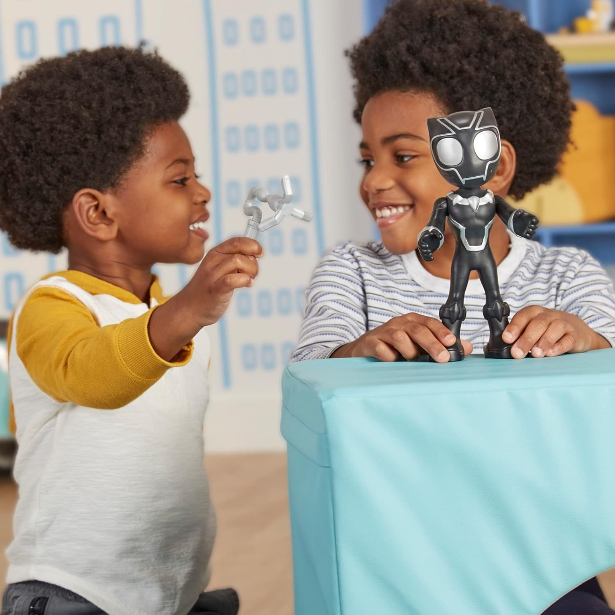 Hasbro 9″ Supersized Hero Black Panther Action Figure Unisex, 3-4 Years