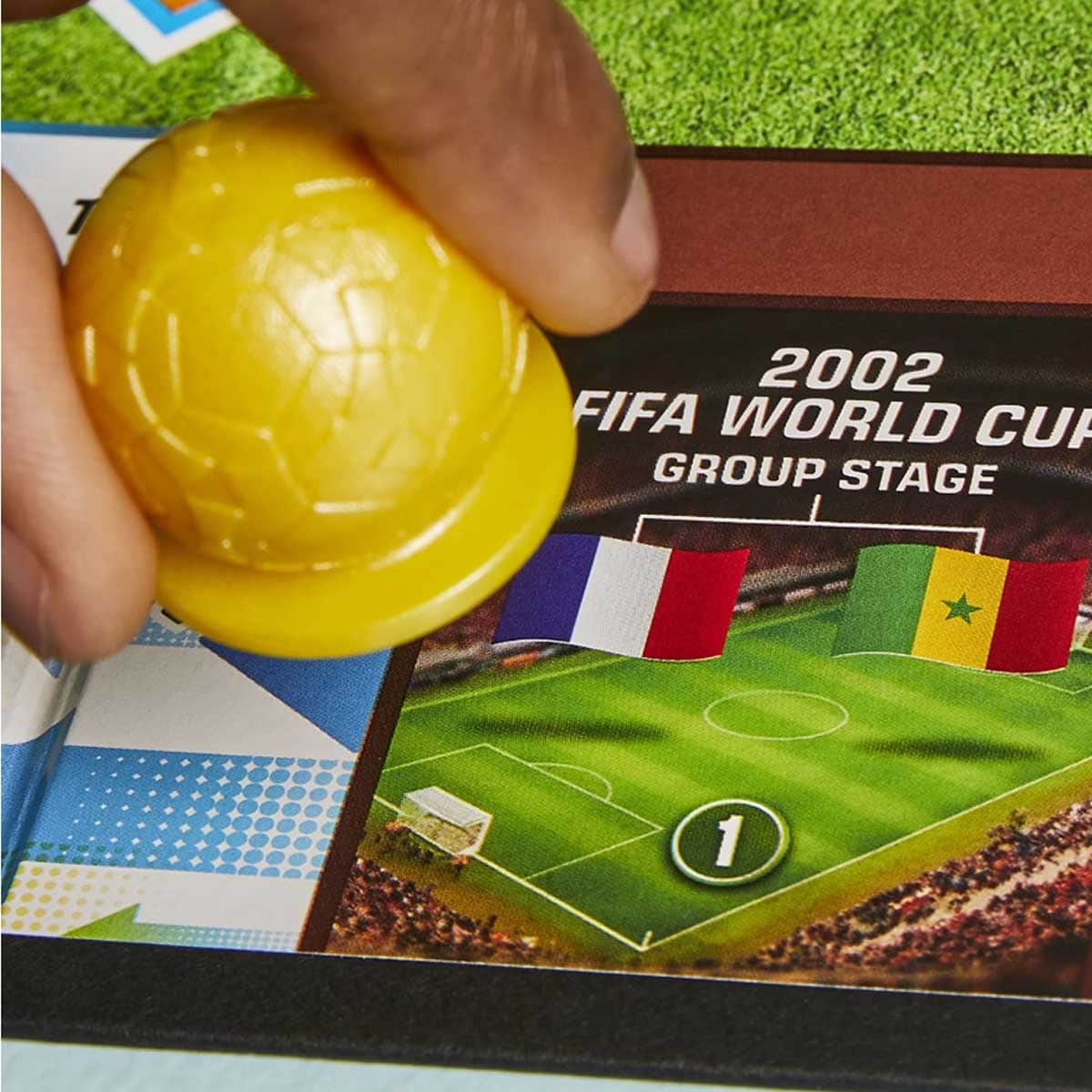 Monopoly FIFA World Cup Board Game with Panini Prizm Trading Cards Unisex, 8-10 Years