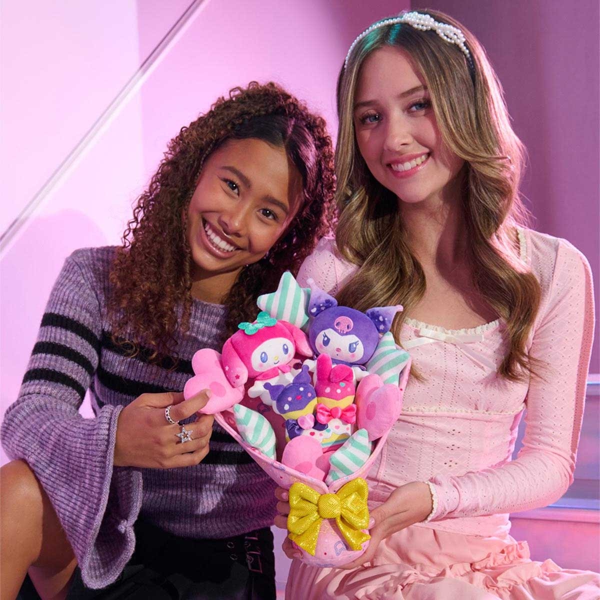 باقة زهور قطيفة من هيلو كيتي وأصدقائها مقاس 12 بوصة للبنات، من 6 إلى 8 سنوات