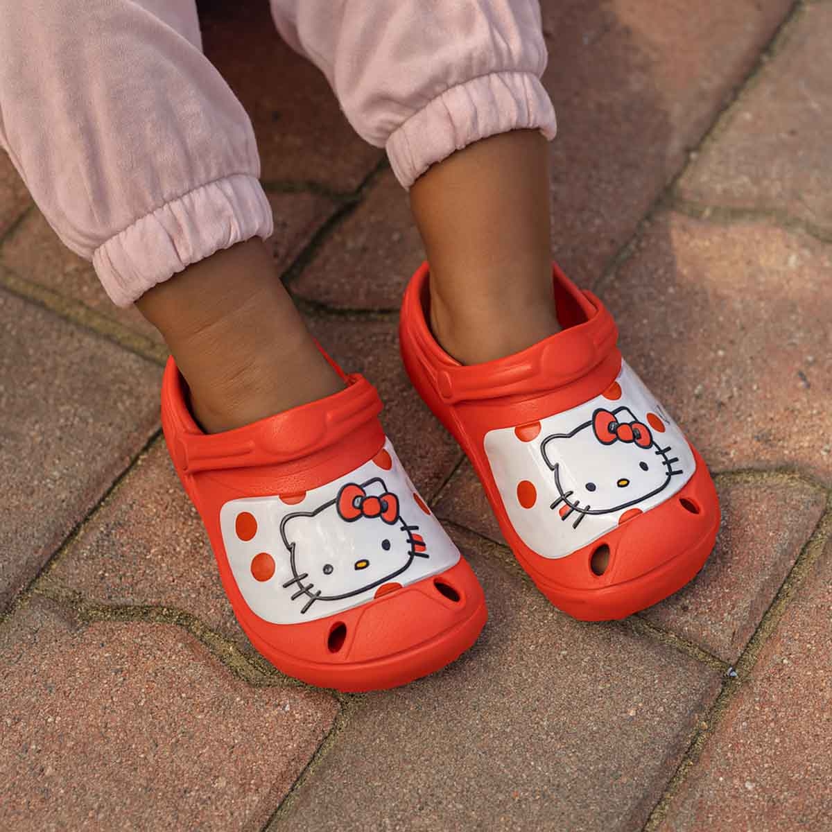 Hello Kitty EU Red Lightweight & Comfortable Slip-On Sandals Kids Klogs Girls