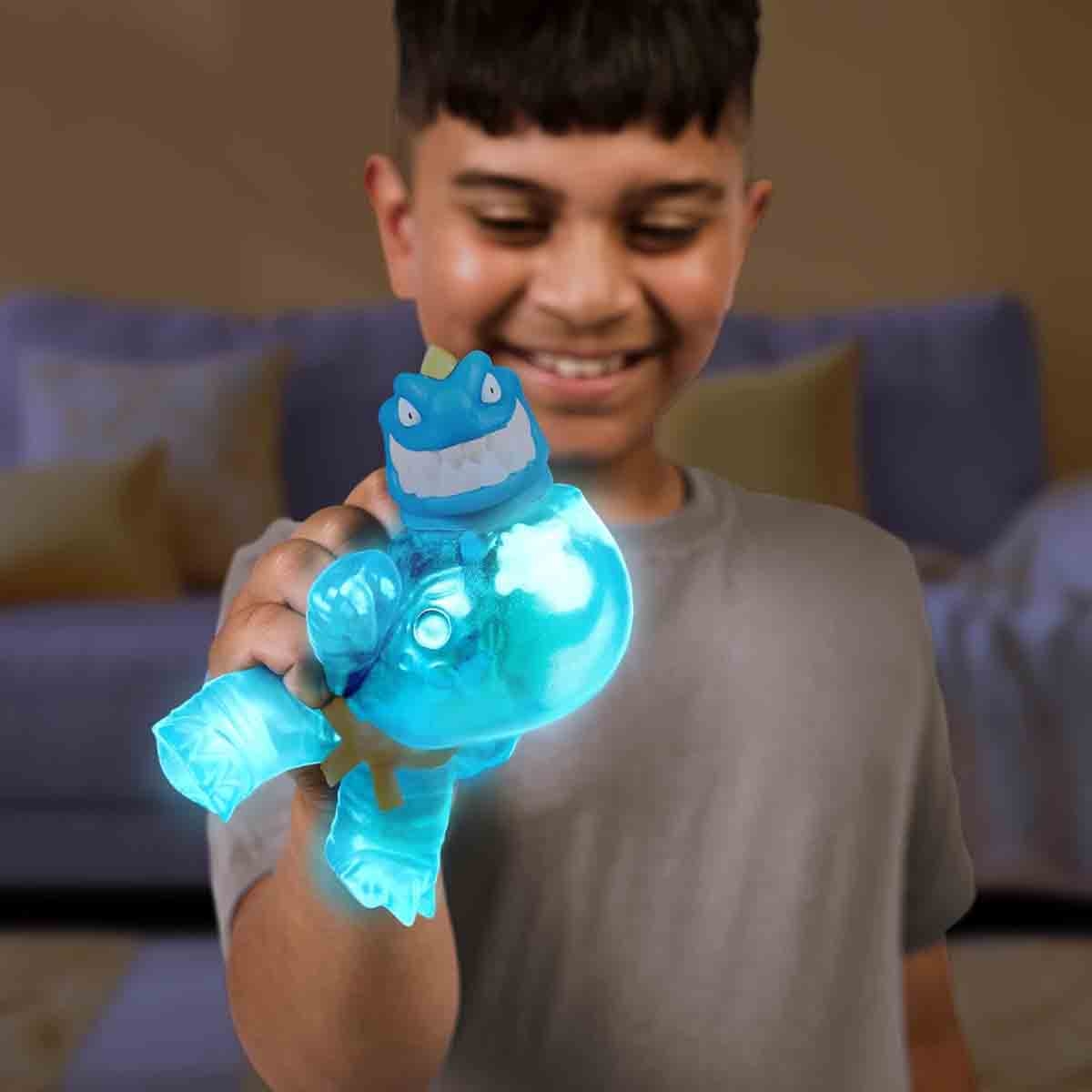 هيروز اوف جو جت زو S2 طقم لعب تايرو جلوي ان ذا دارك هيرو كرياتور مع 3 حشوات جو مميزة للأولاد، 5-7 سنوات