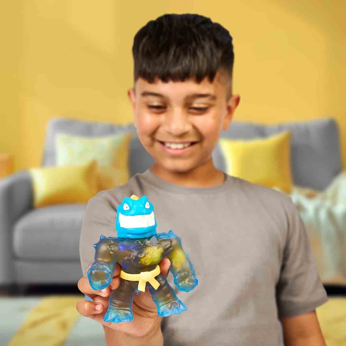 هيروز اوف جو جت زو S2 طقم لعب تايرو جلوي ان ذا دارك هيرو كرياتور مع 3 حشوات جو مميزة للأولاد، 5-7 سنوات