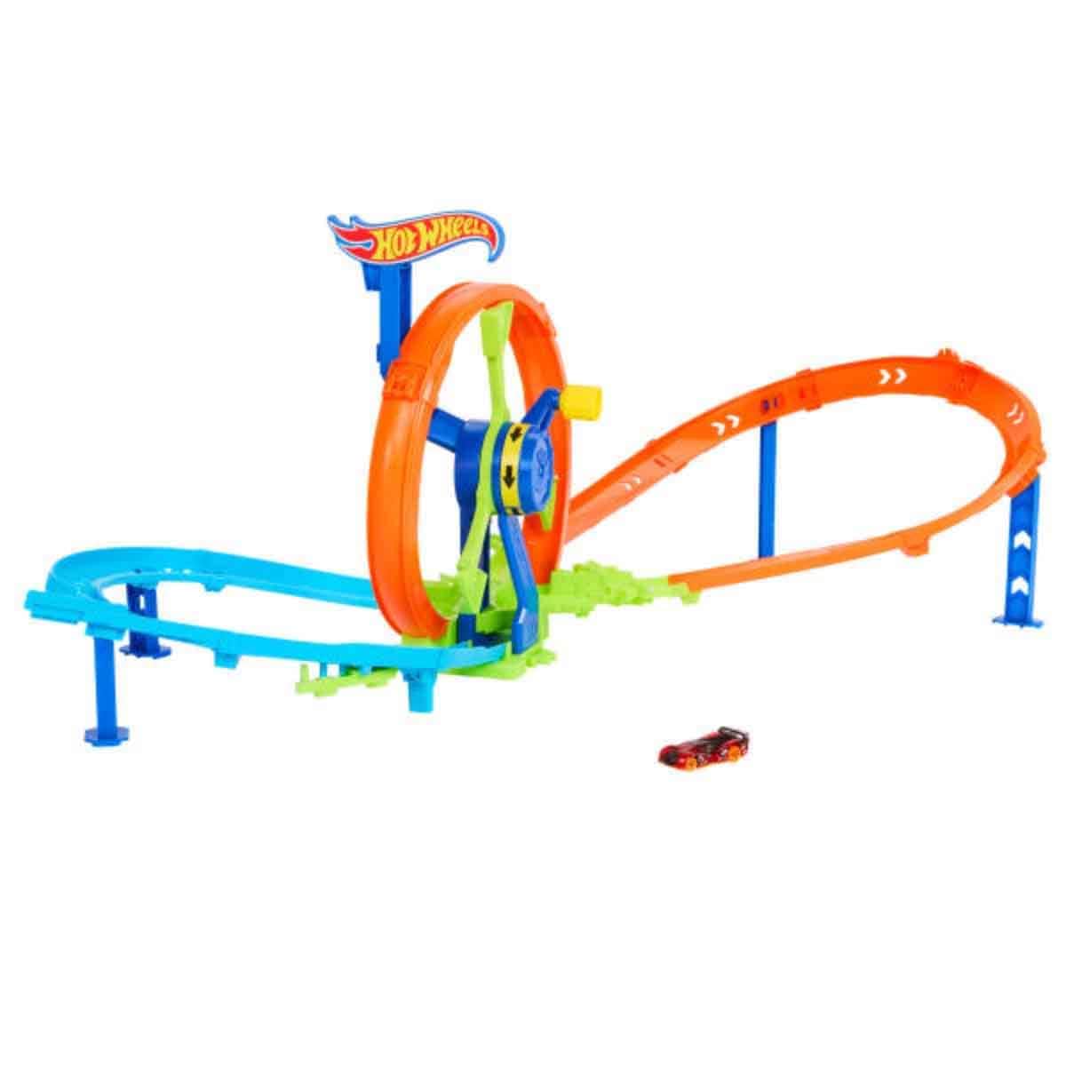 Hot Wheels Assorted Basic Car & Action Turbine Challenge Playset Bundle Unisex, 3-4 Years
