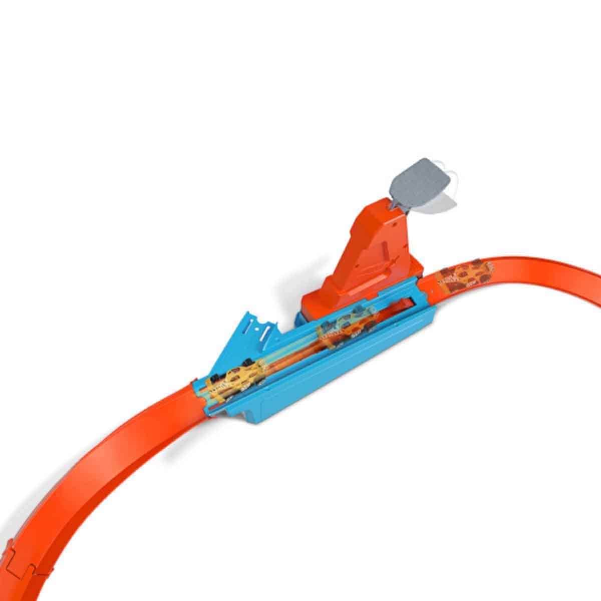 Hot Wheels Color Shifters Car & AL Rapid Raceway Champion Playset Bundle Unisex, 3-4 Years