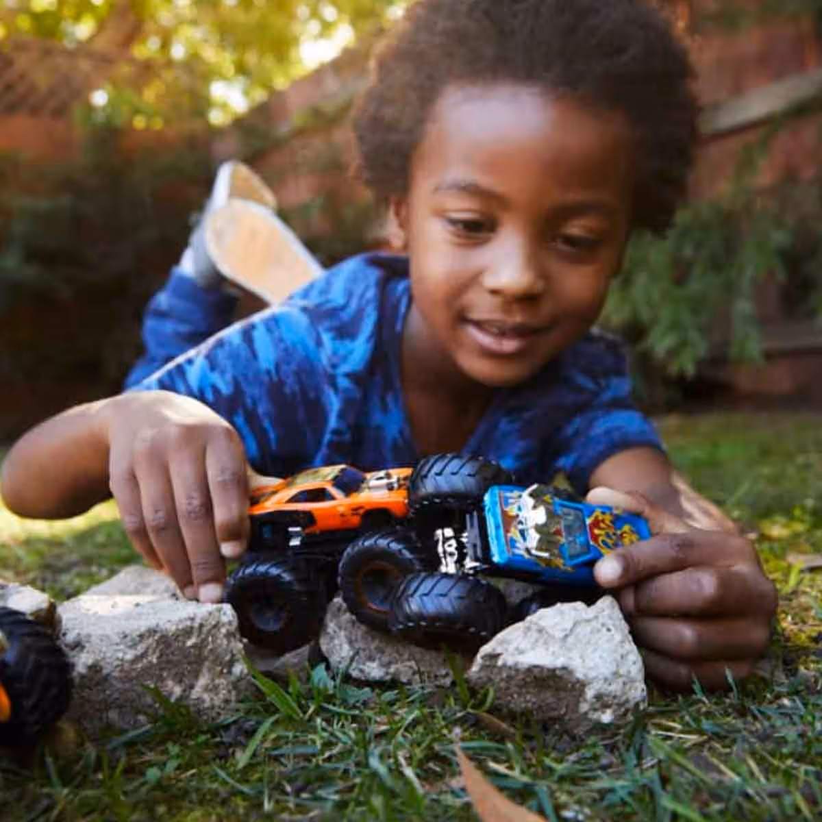 Hot Wheels Demolition Doubles Monster Trucks & Loop-And-Flip Track Set Bundle Unisex, 5-7 Years