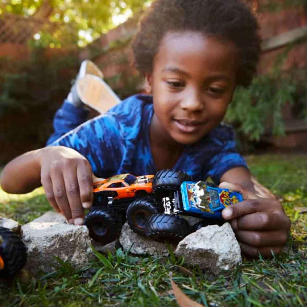 Hot Wheels Demolition Doubles Monster Trucks & Loop-And-Flip Track Set Bundle Unisex, 5-7 Years