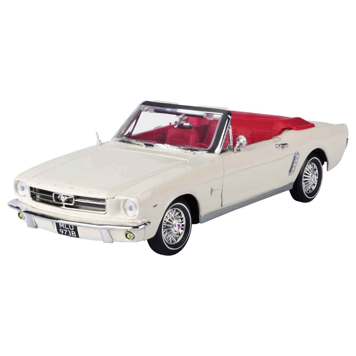 موتور ماكس سيارة دايكاست فورد موستانغ مكشوفة طراز 1964 ½ بمقياس 1:18 من جيمس بوند للجنسين، 13 سنة فأكثر