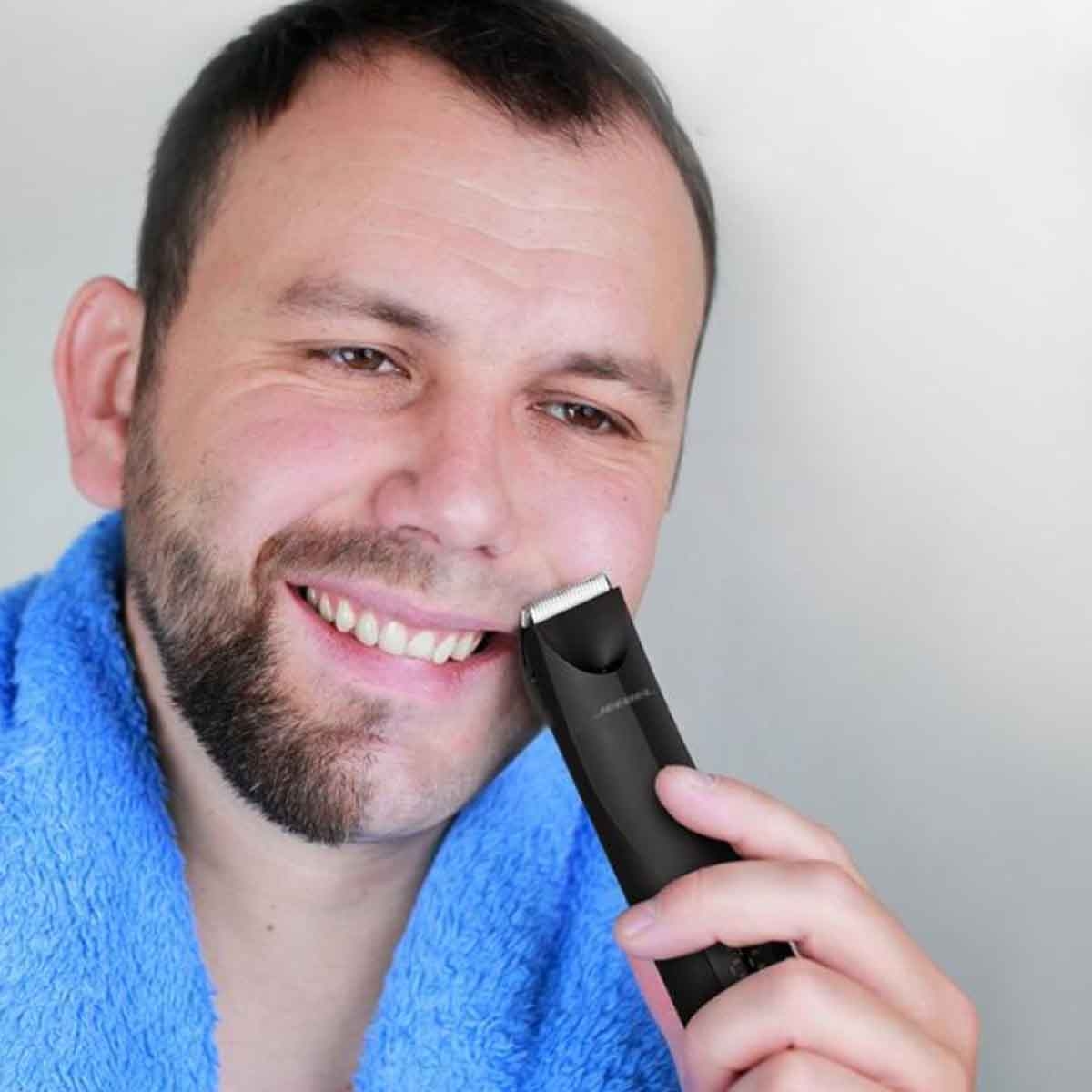 جيبل ماكينة تشذيب الشعر والجسم متعددة الرؤوس بشفرات سيراميك مقاومة للماء باللون الأسود