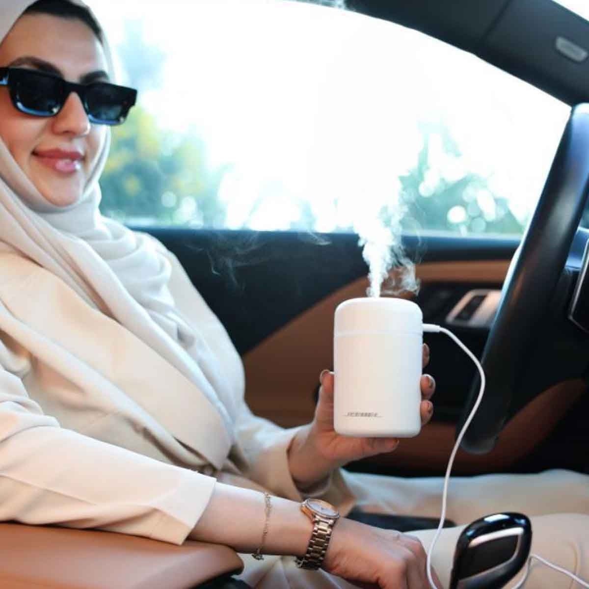 جيبل مرطب هواء صغير 300 مل بإضاءة LED يعمل عبر USB باللون الأبيض