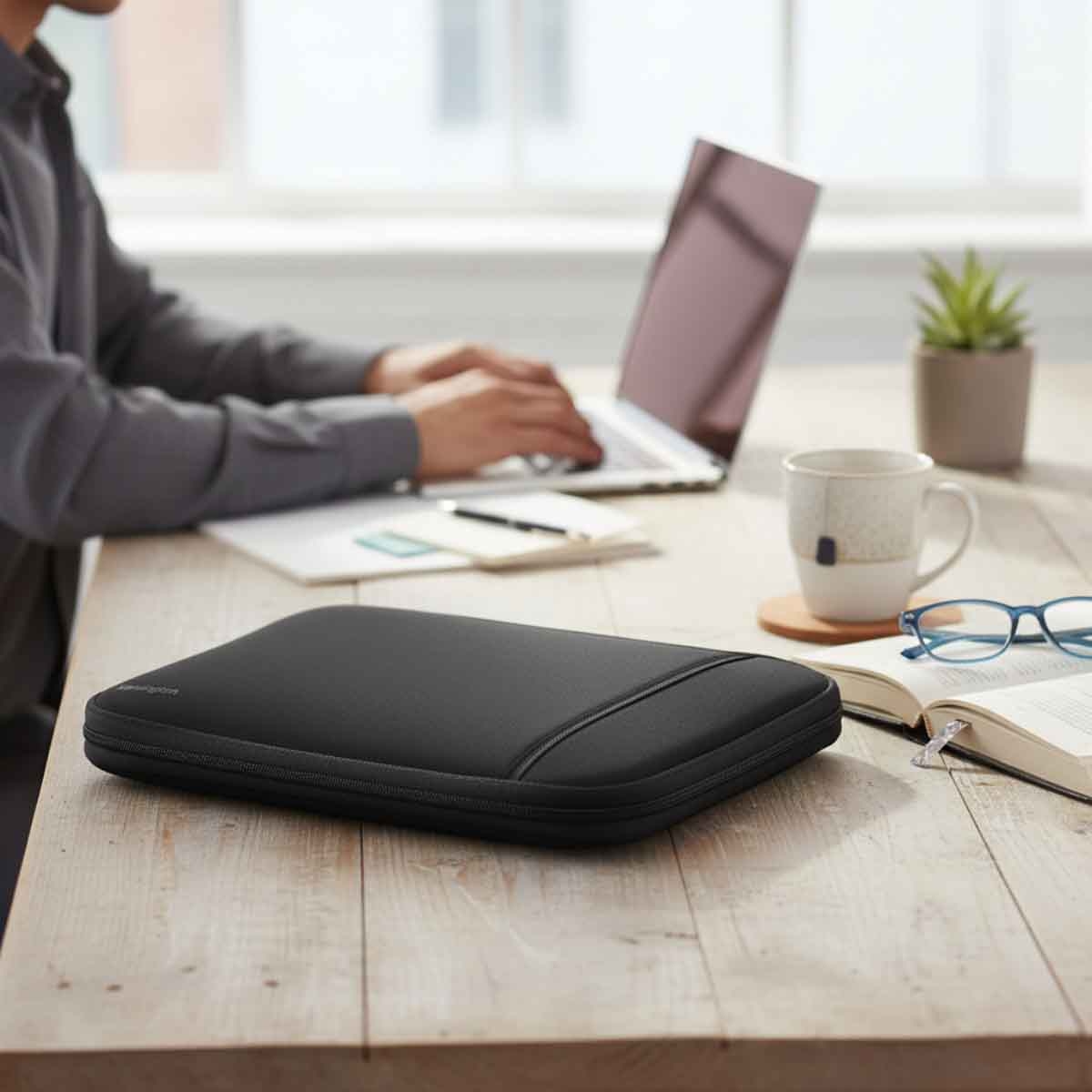 Kensington Black 11" Universal Sleeve