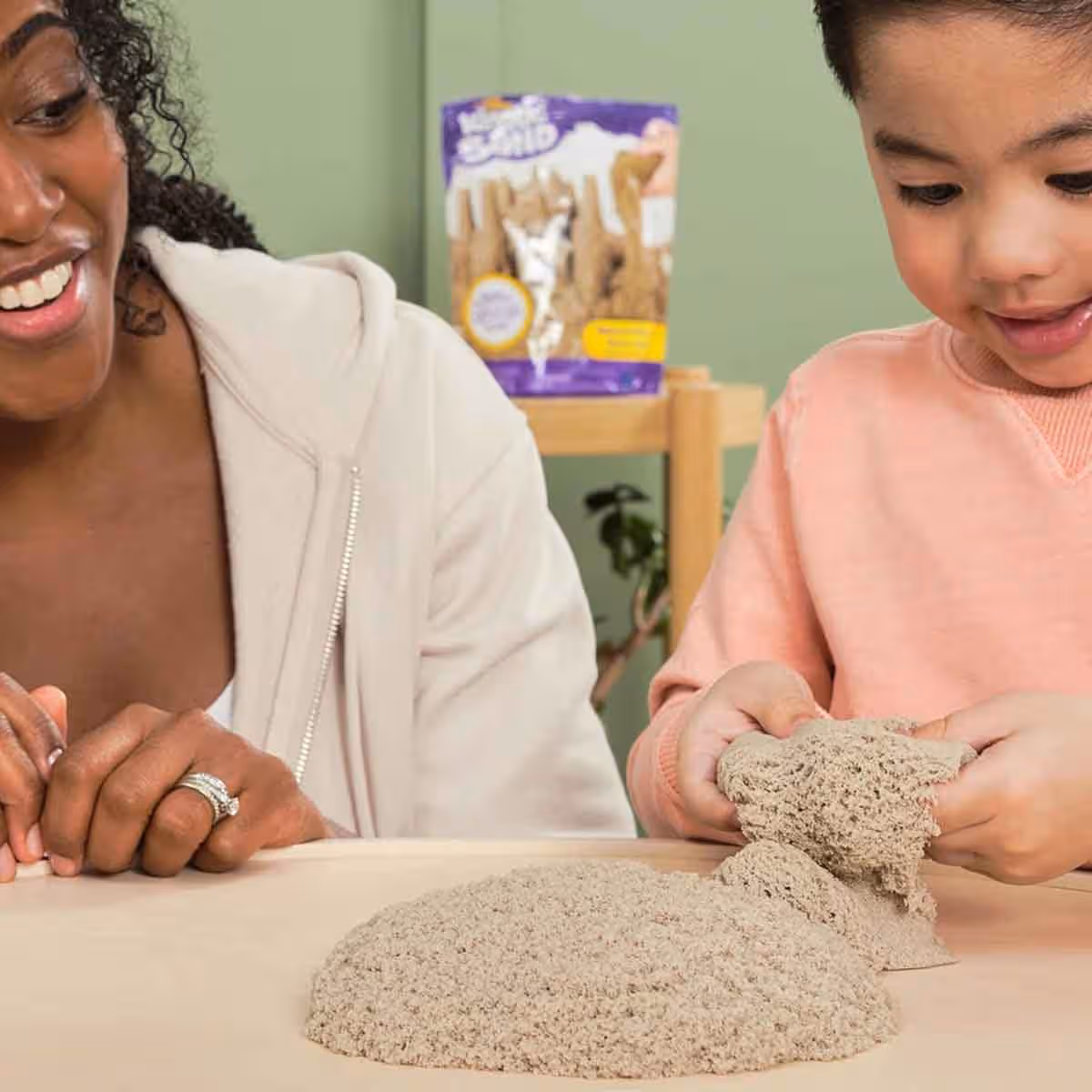Kinetic Sand 2lb. The Original Moldable Sensory Brown Play Sand Unisex, 3-4 Years