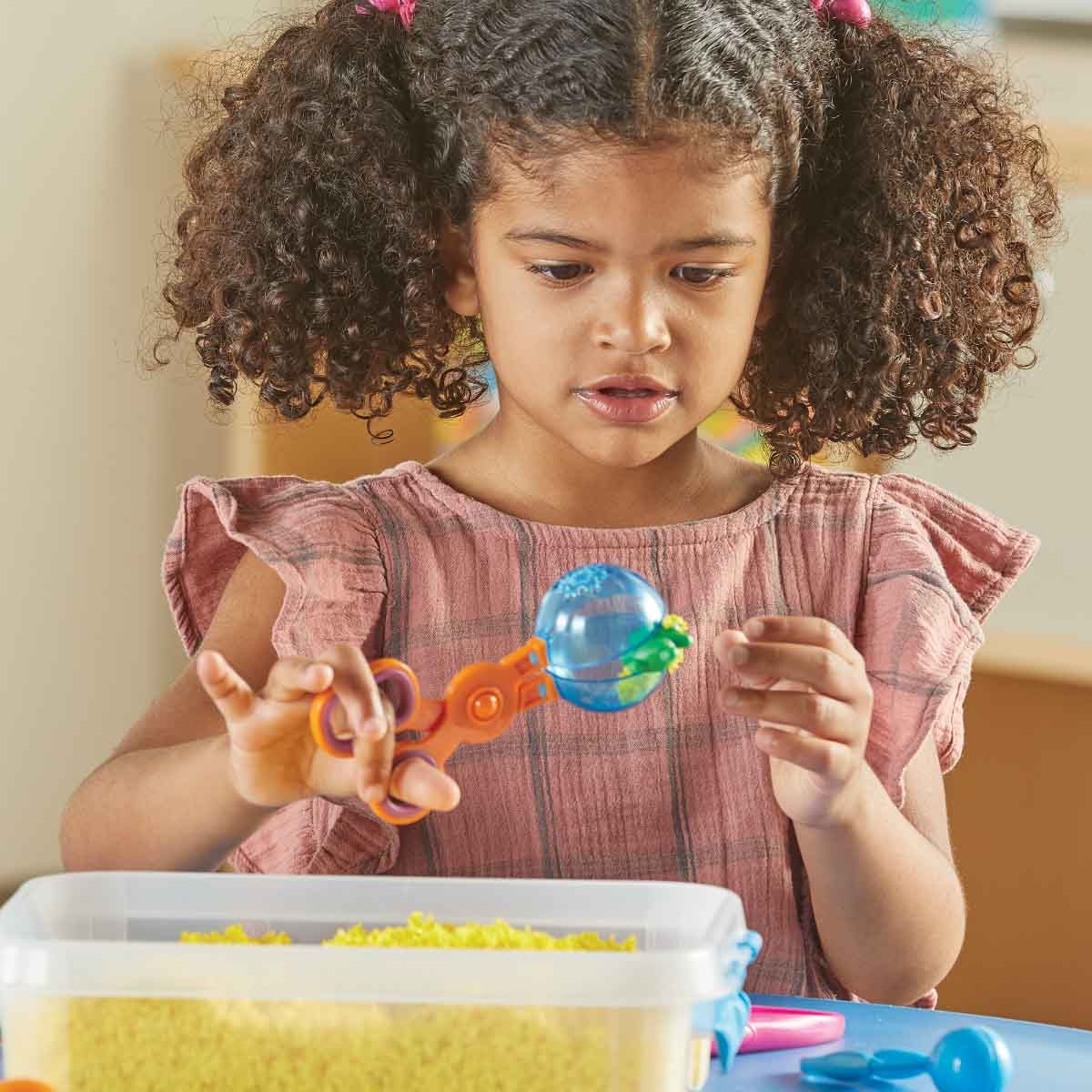 Learning Resources Helping Hands Fine Motor Tools Classroom Set Unisex, 3-4 Years