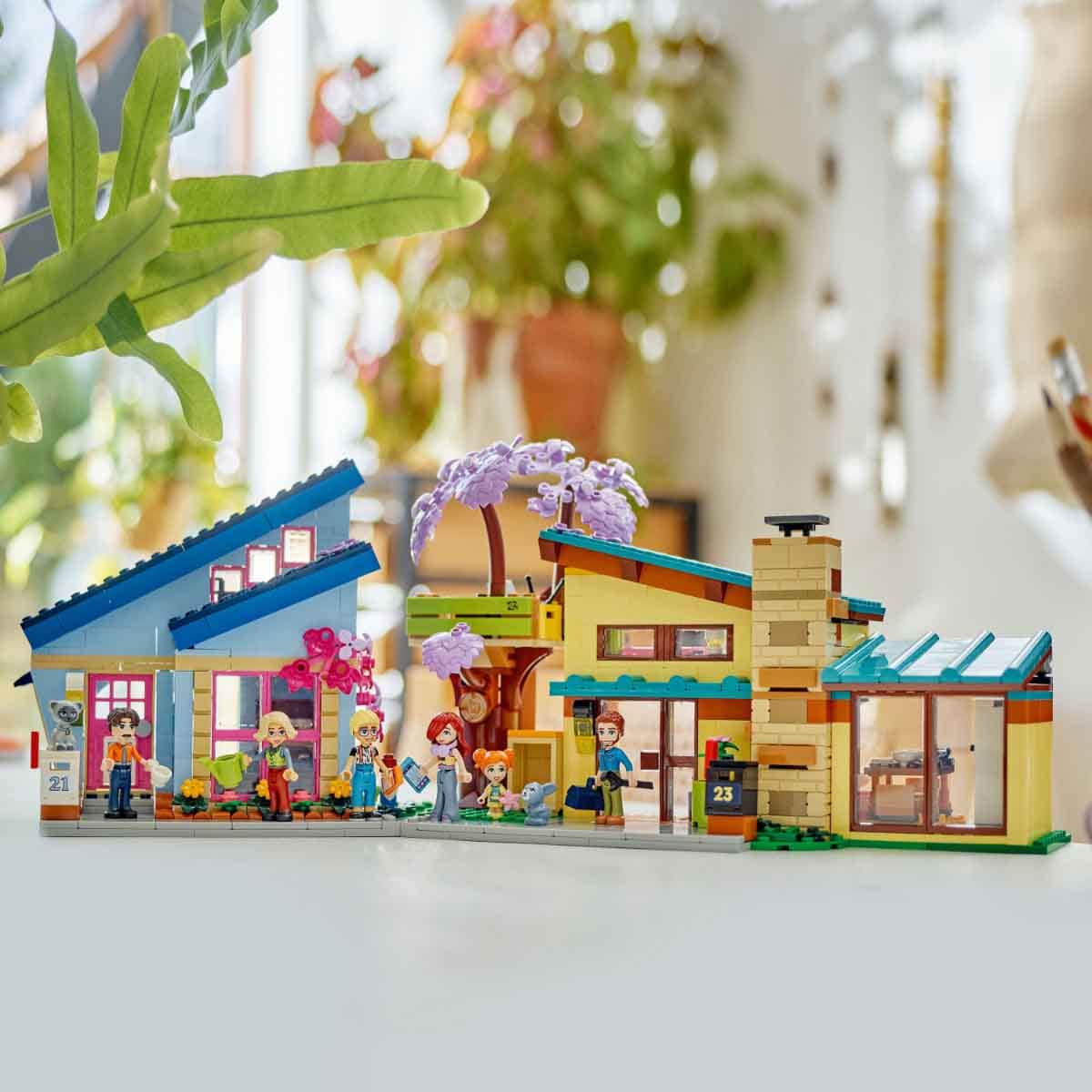 LEGO Friends 42620 Olly & Paisley's Family Houses Set Unisex, 8-10 Years