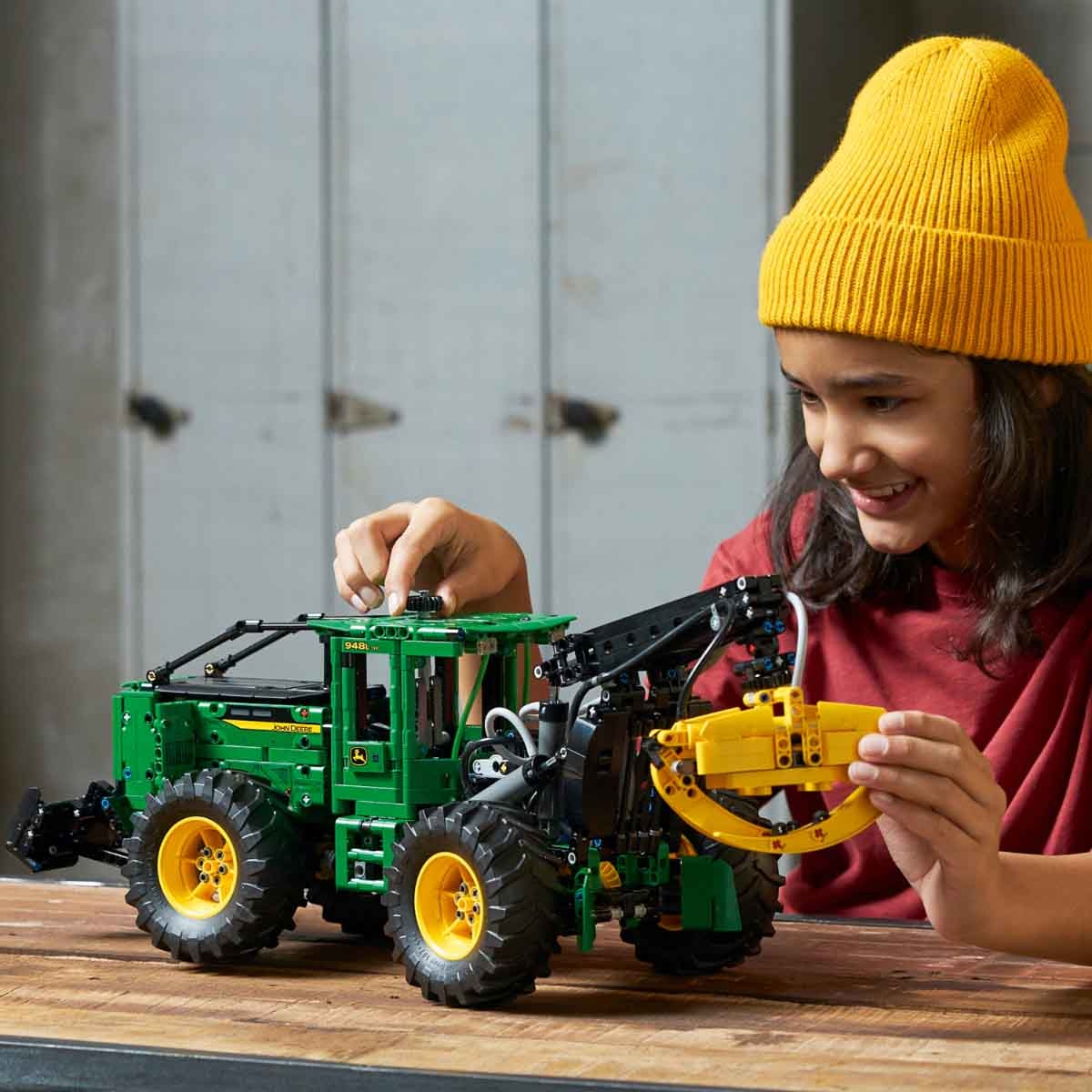 LEGO Technic 42157 John Deere 948L-II Skidder Set Unisex, 11-12 Years