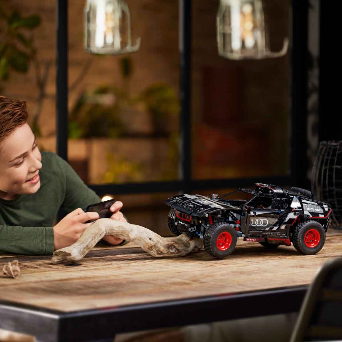 LEGO Technic 42160 Audi RS Q E-Tron Set Unisex, 11-12 Years