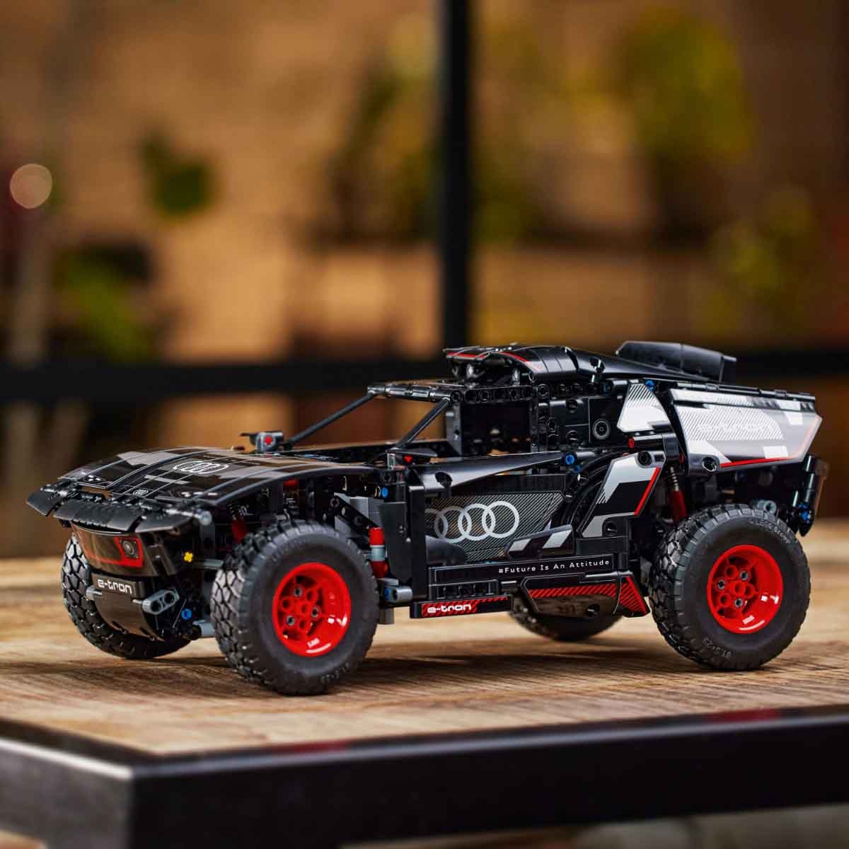 LEGO Technic 42160 Audi RS Q E-Tron Set Unisex, 11-12 Years