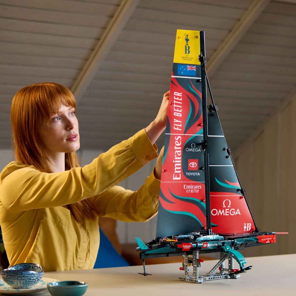 LEGO Technic 42174 Emirates Team New Zealand AC75 Yacht Set Unisex, 13+ Years