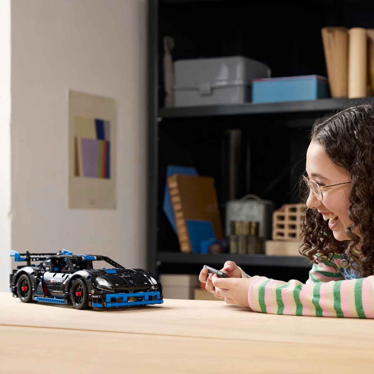 LEGO Technic 42176 Porsche GT4 E-Performance Race Car Set Unisex, 11-12 Years