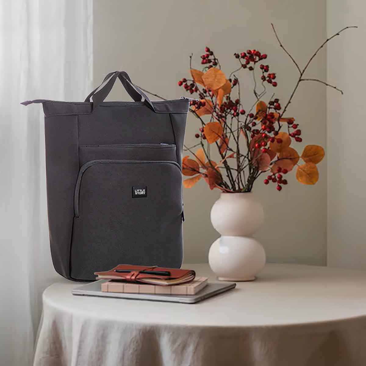 ليتل ستوري حقيبة حفاضات للأم باللون الأسود مع سجادة تغيير