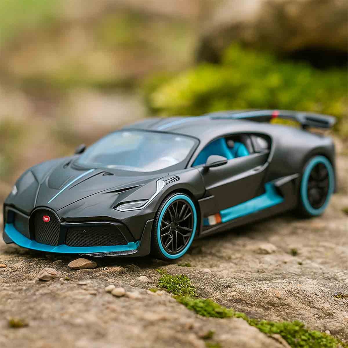 Maisto 1:24 Scale Grey Bugatti Divo Diecast Car Boys, 3-4 Years