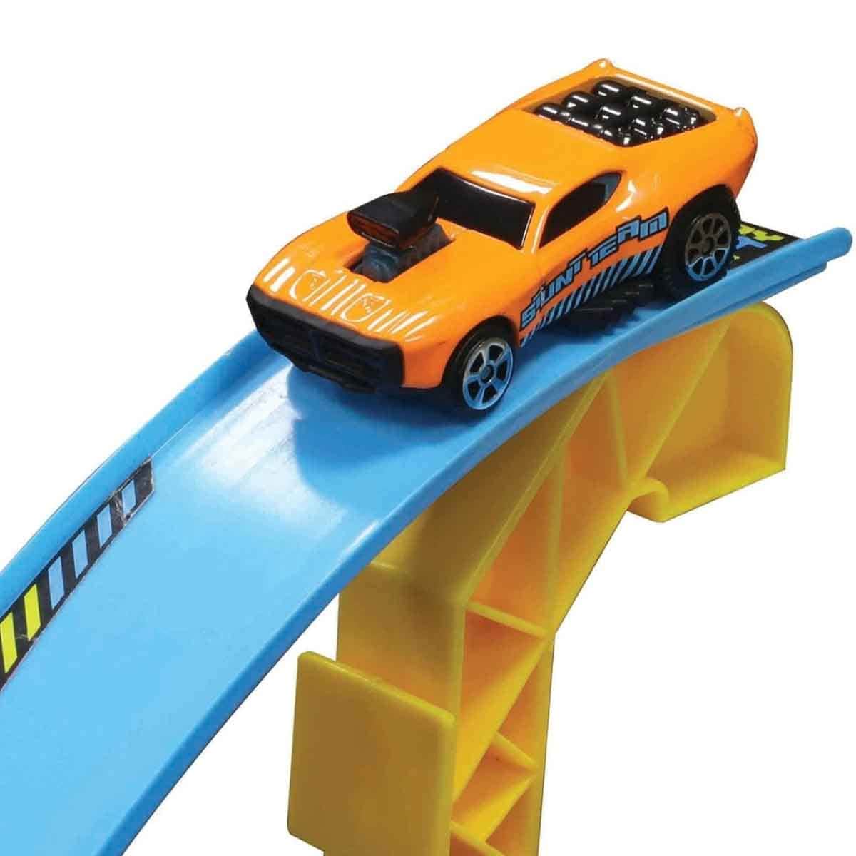 Maisto Fresh Metal 100 Loop & Launch Stunt Car Playset & 15-Piece 3" Fresh Metal Assorted Diecast Vehicle Set Bundle Boys, 3-4 Years