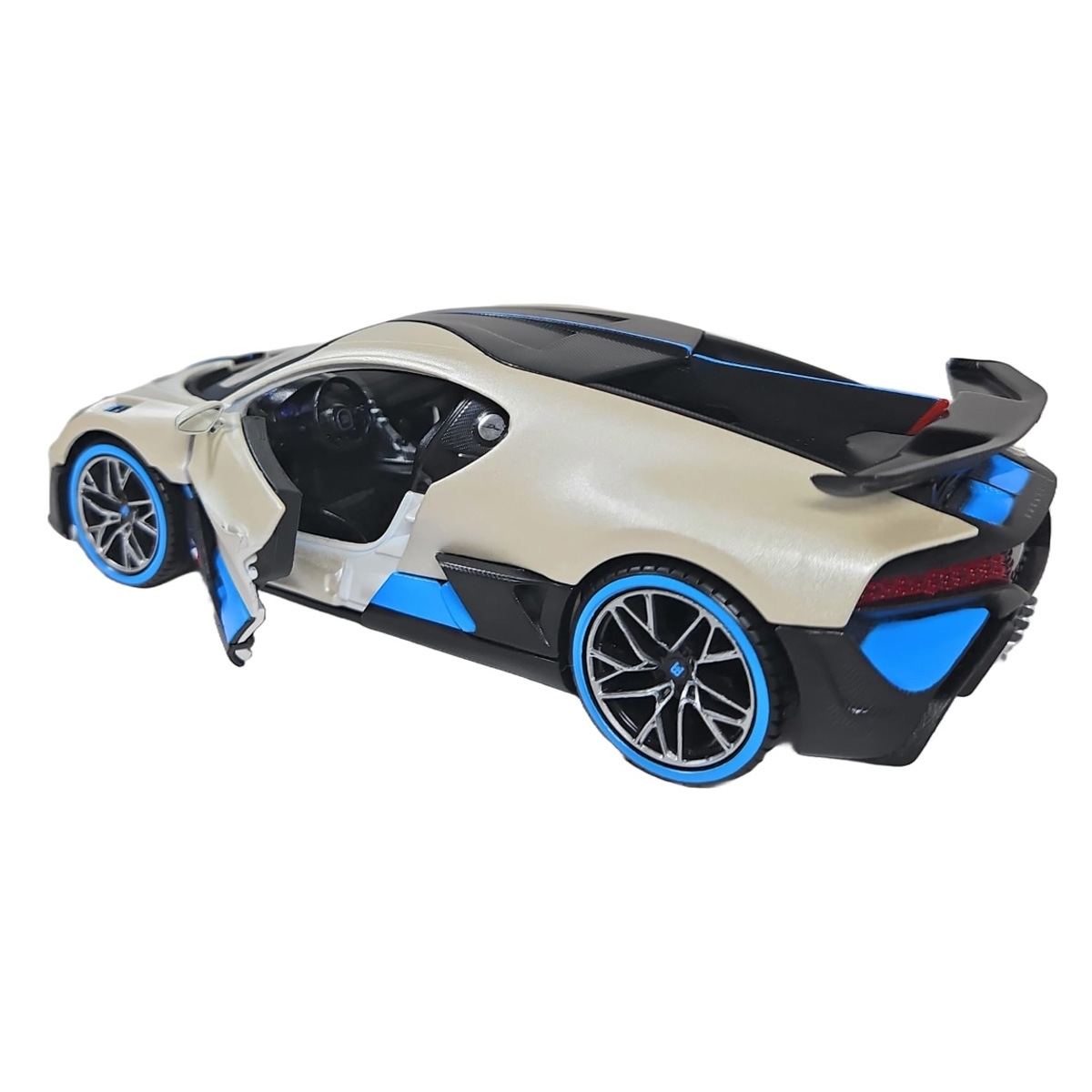 Maisto Special Edition Series 1:24 Scale Bugatti Divo Assorted Diecast Car Unisex, 3-4 Years