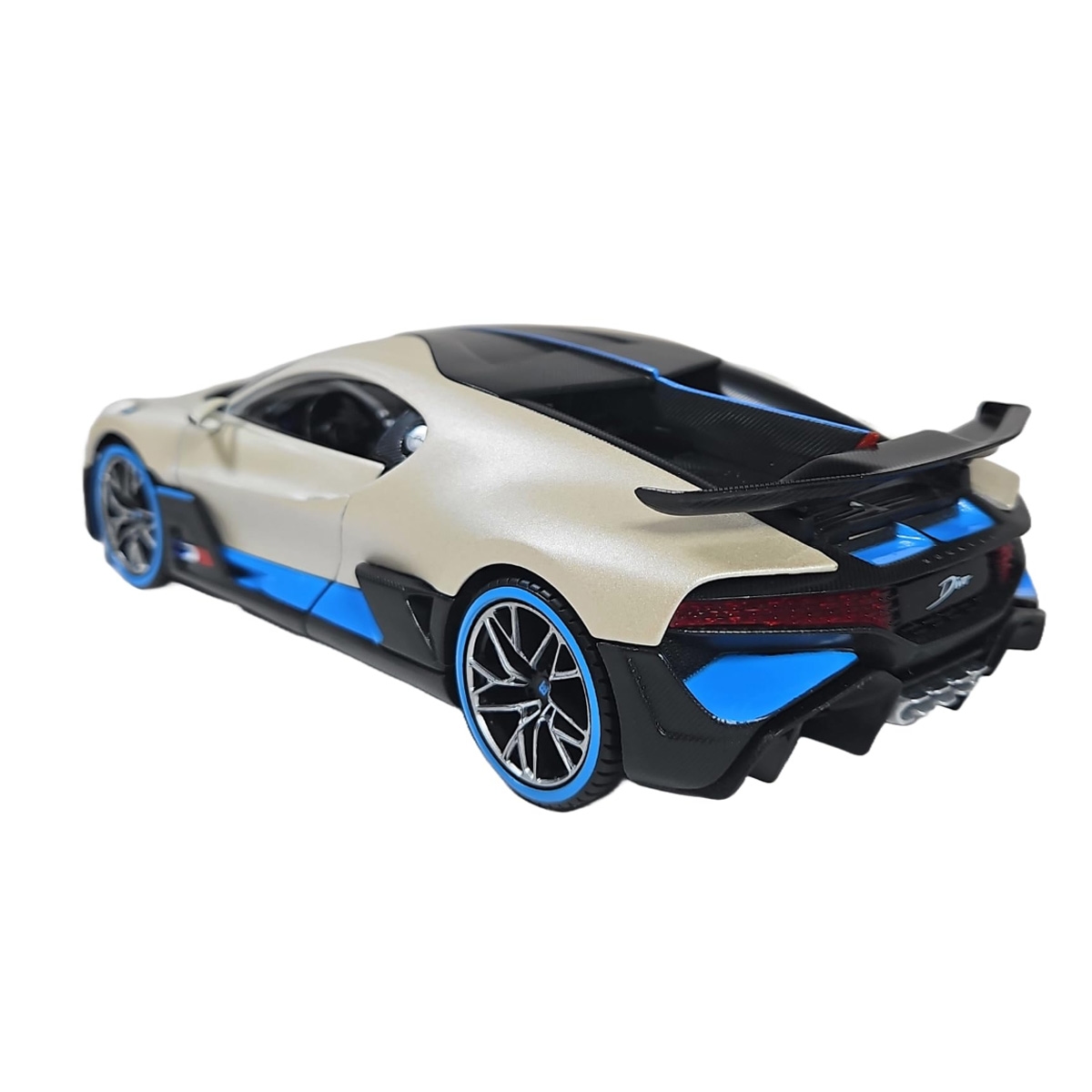 Maisto Special Edition Series 1:24 Scale Bugatti Divo Assorted Diecast Car Unisex, 3-4 Years