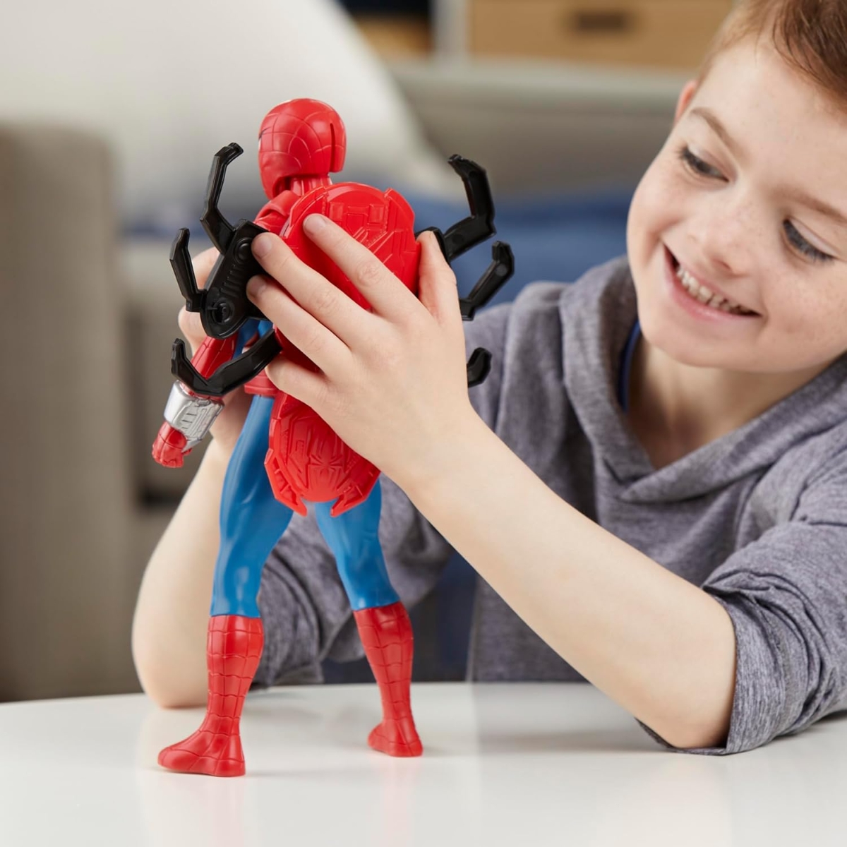 Marvel 11″ Thwip Blast Spider-Man Action Figure Unisex, 5-7 Years