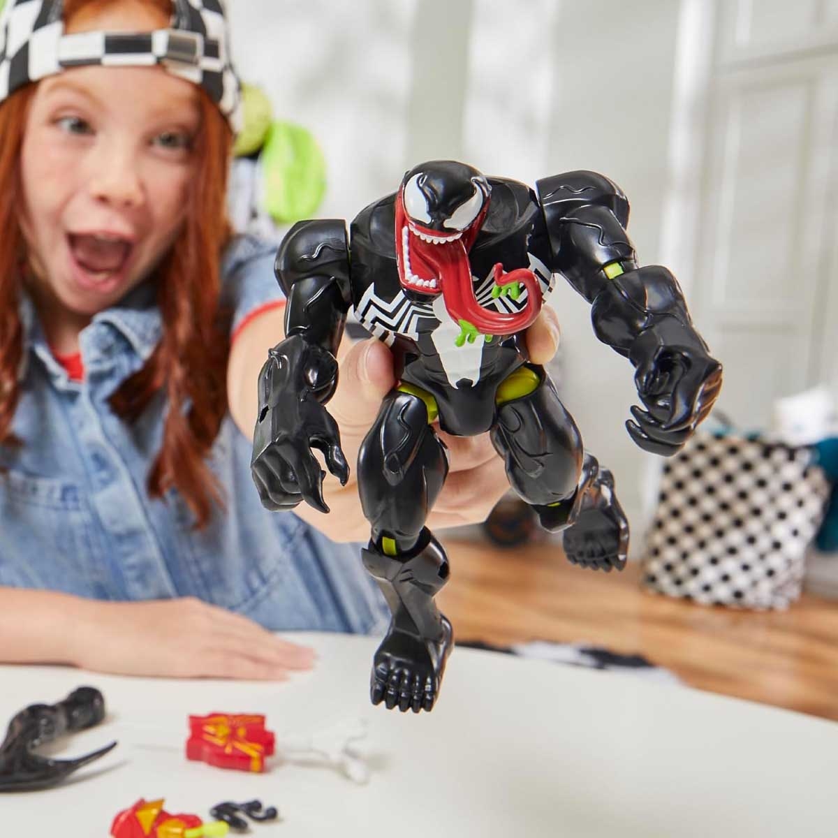 مارفل سبايدي وأصدقاؤه المذهلون شخصية فينوم ديلوكس ميكسماشرز للجنسين، 5-7 سنوات