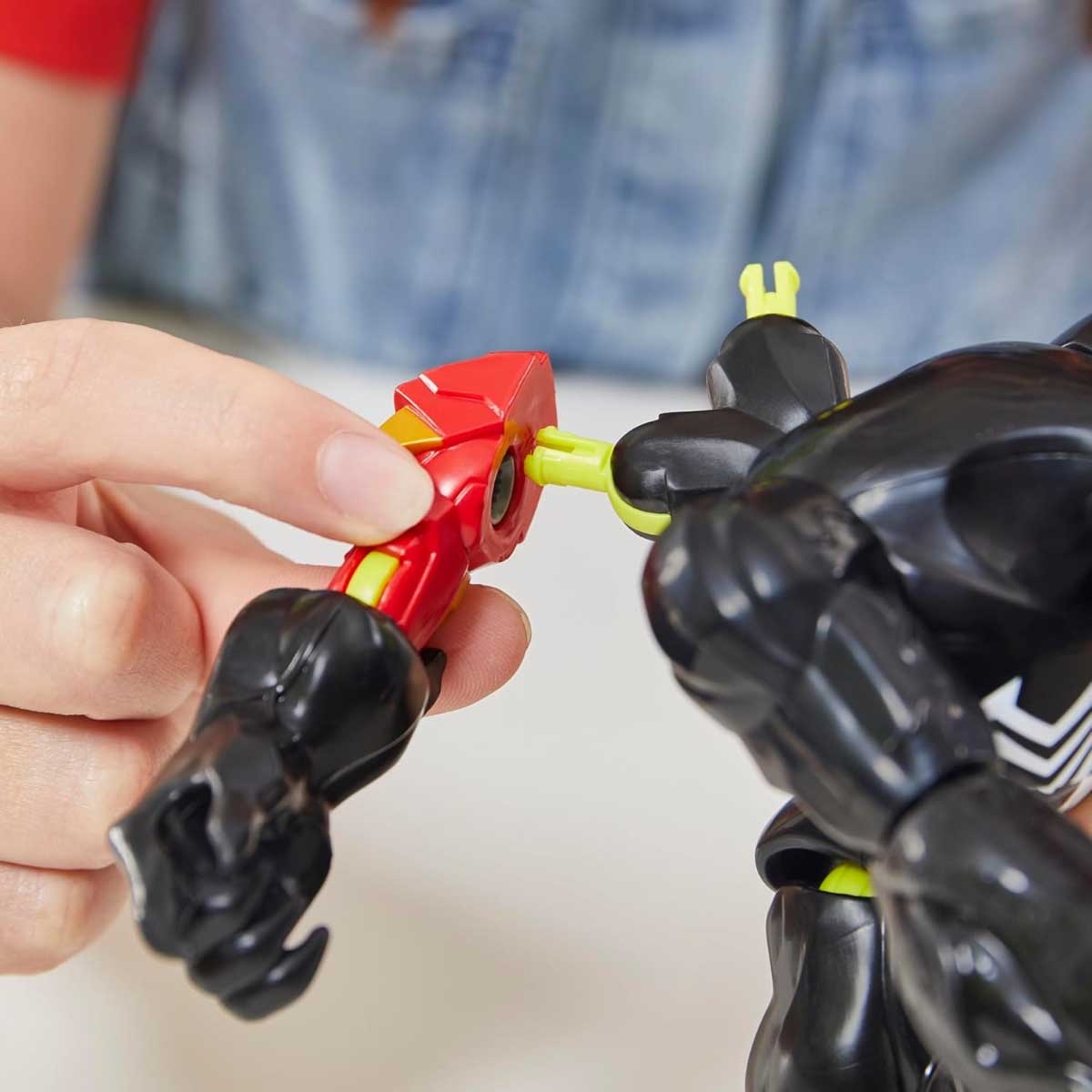 مارفل سبايدي وأصدقاؤه المذهلون شخصية فينوم ديلوكس ميكسماشرز للجنسين، 5-7 سنوات