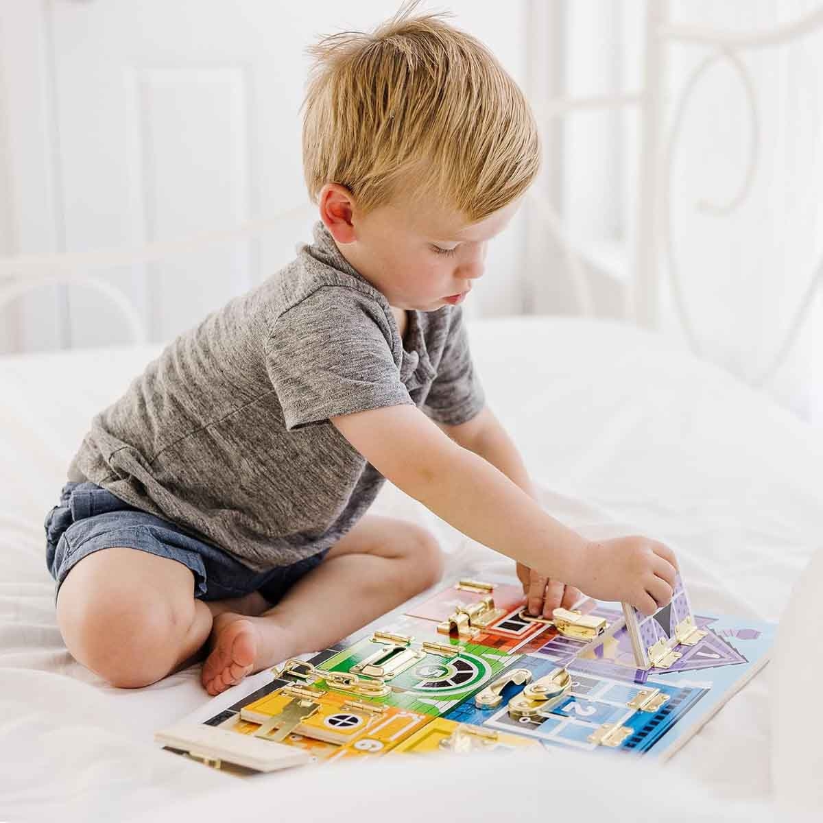 ميليسا آند دوغ لعبة لوحة نشاط أقفال خشبية للجنسين، 3-4 سنوات