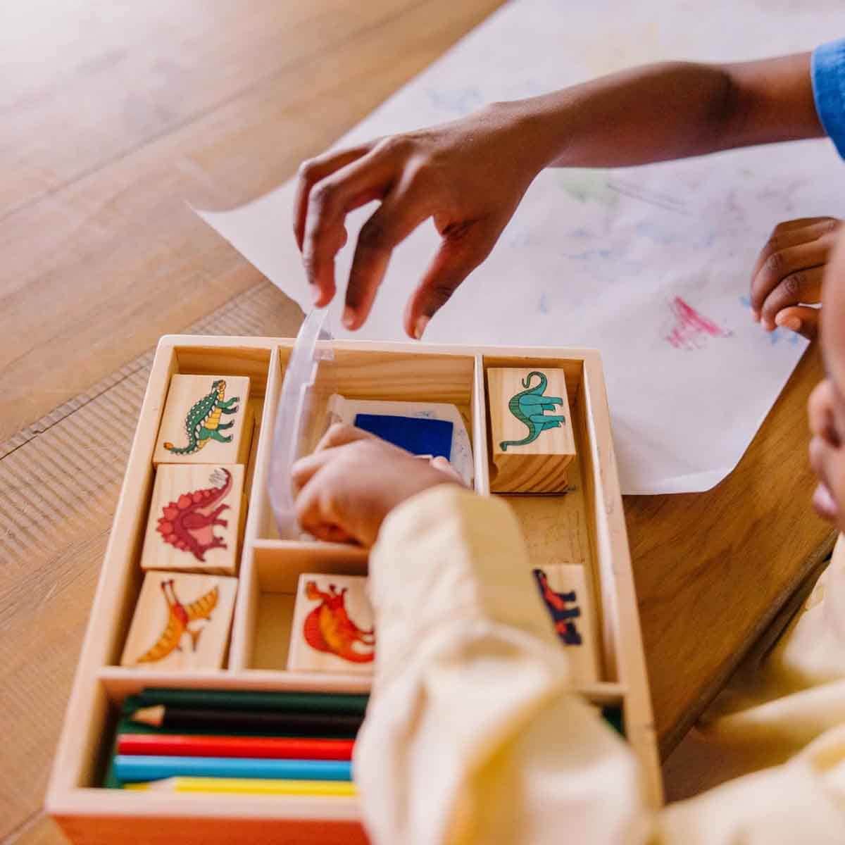 Melissa & Doug MAC ARS Dinosaur Stamp Playset Unisex, 5-7 Years