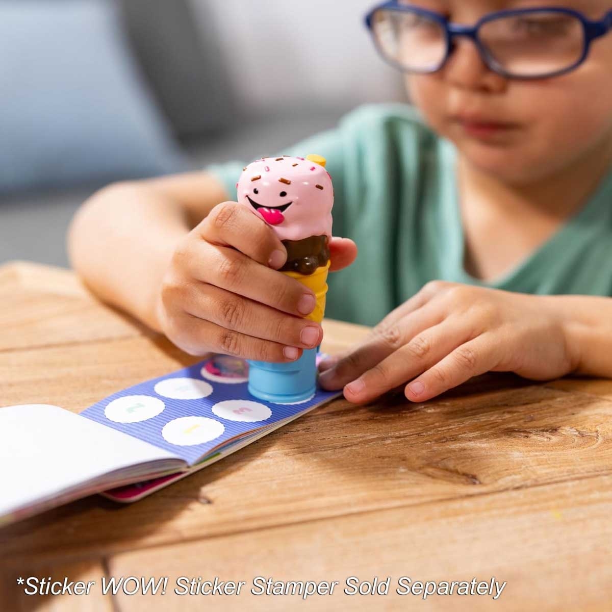 مجموعة ملصقات ميليسا آند دوغ المكونة من 200 قطعة! دفتر أنشطة صغير مع ملصقات إعادة تعبئة، مناسبة للجنسين، من 3 إلى 4 سنوات