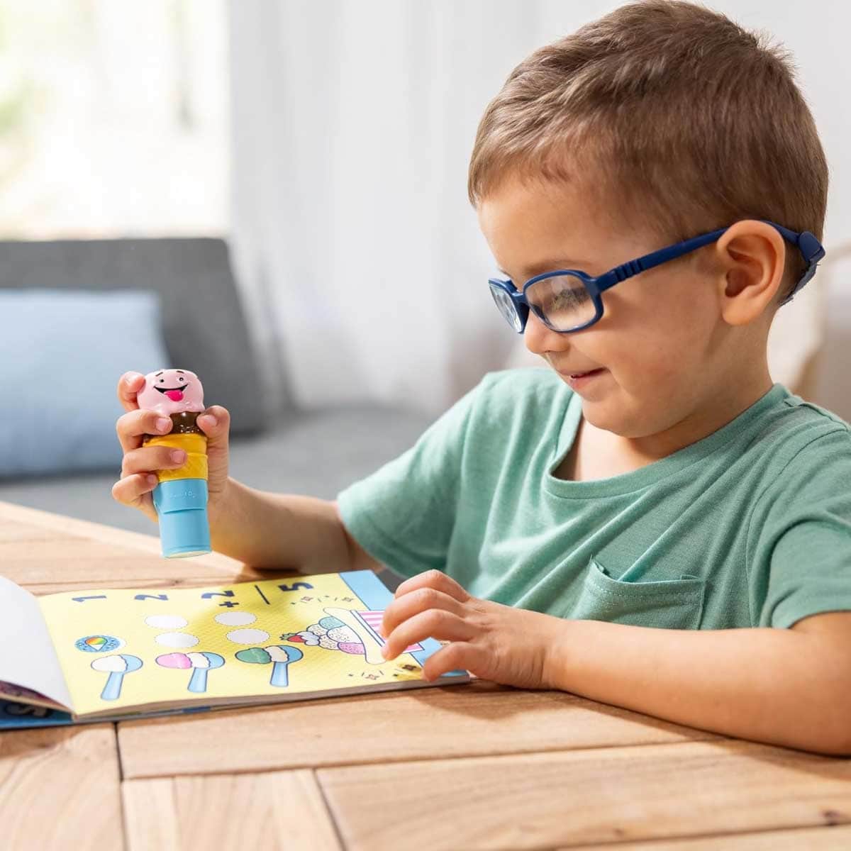 Melissa & Doug 24-Page Ice Cream Sticker Wow! Activity Pad & Sticker Stamper Set Unisex, 3-4 Years