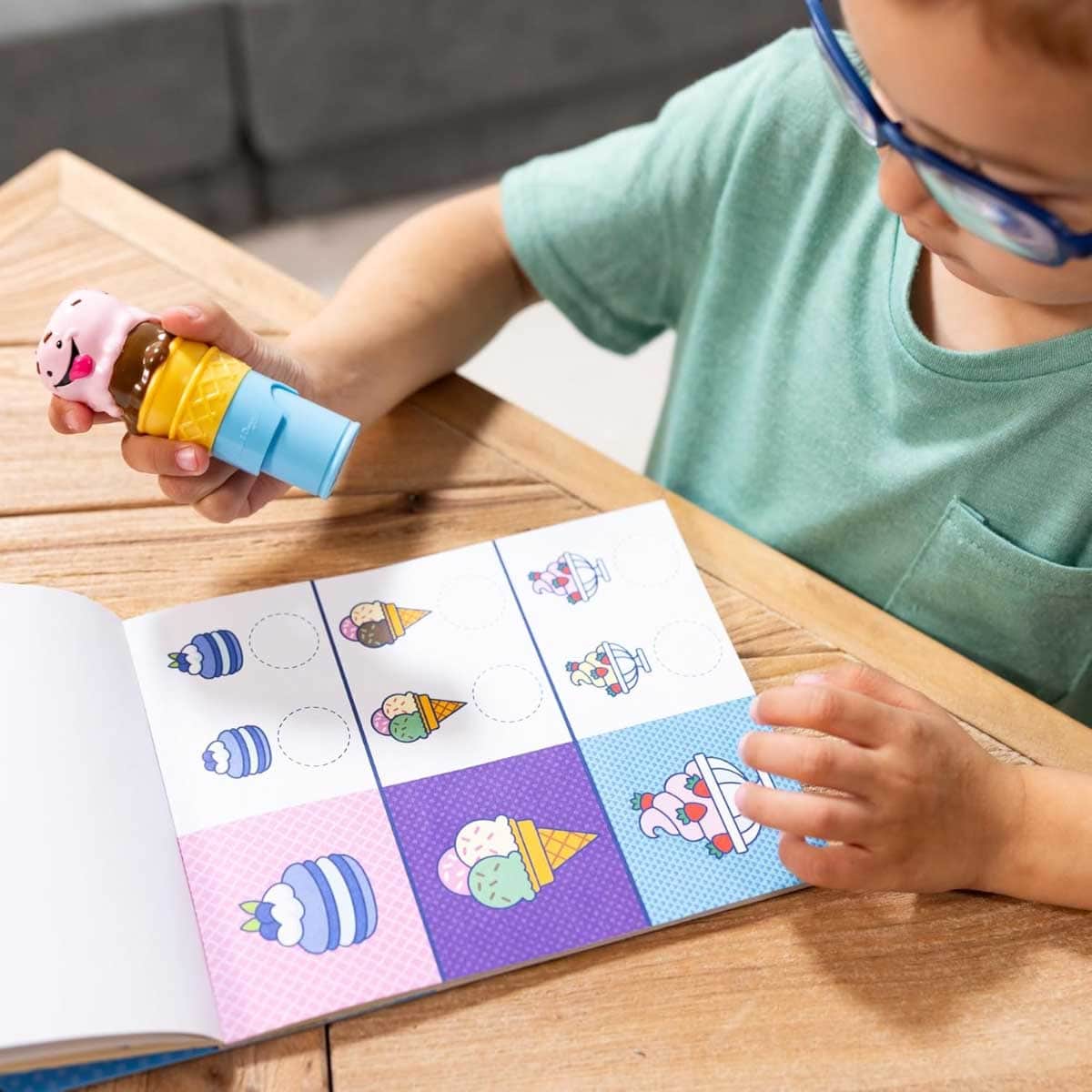 Melissa & Doug 24-Page Ice Cream Sticker Wow! Activity Pad & Sticker Stamper Set Unisex, 3-4 Years