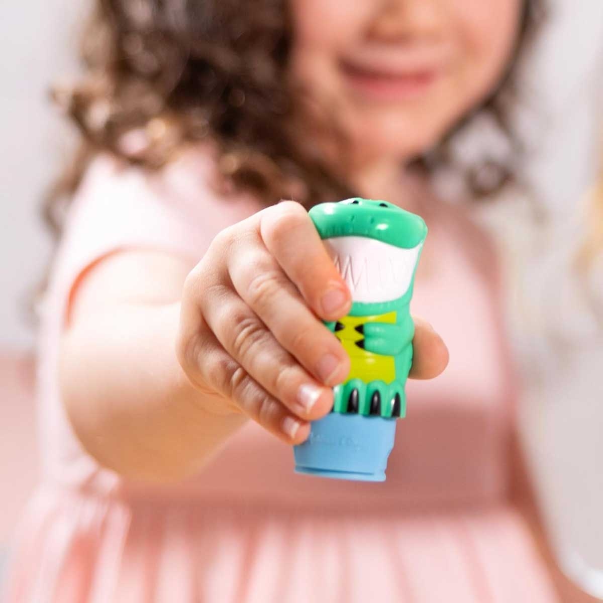 مجموعة ملصقات ميليسا آند دوغ المصغرة للأنشطة (24 صفحة) مع ملصقات إضافية، مناسبة للجنسين، من 3 إلى 4 سنوات