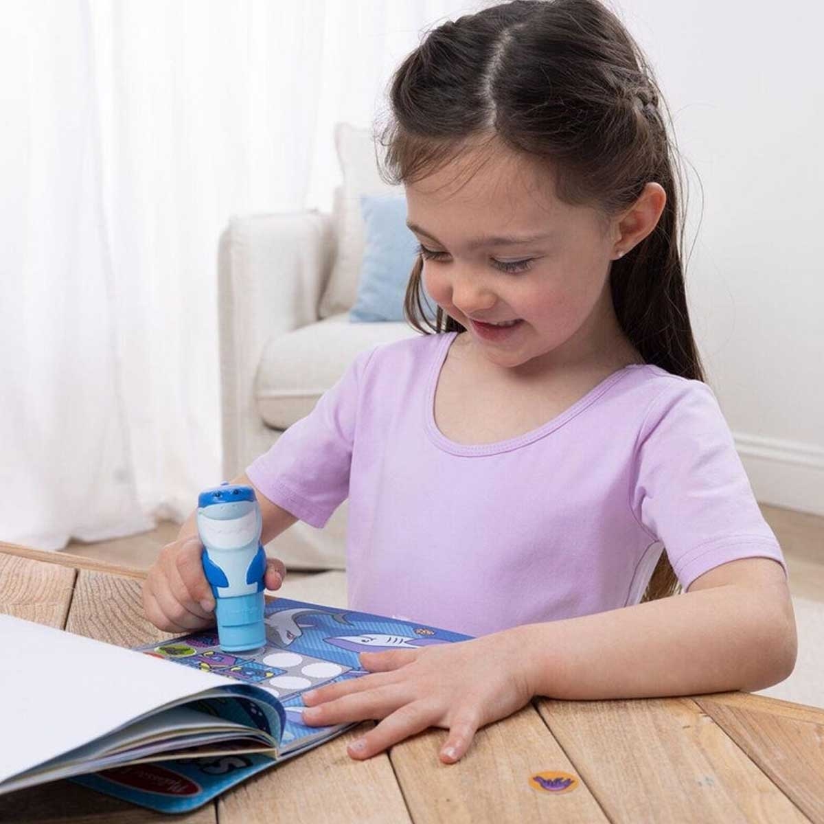 مجموعة ملصقات ميليسا آند دوغ المكونة من 24 صفحة! لوحة أنشطة سمكة القرش ومجموعة طوابع ملصقات، مناسبة للجنسين، من 3 إلى 4 سنوات