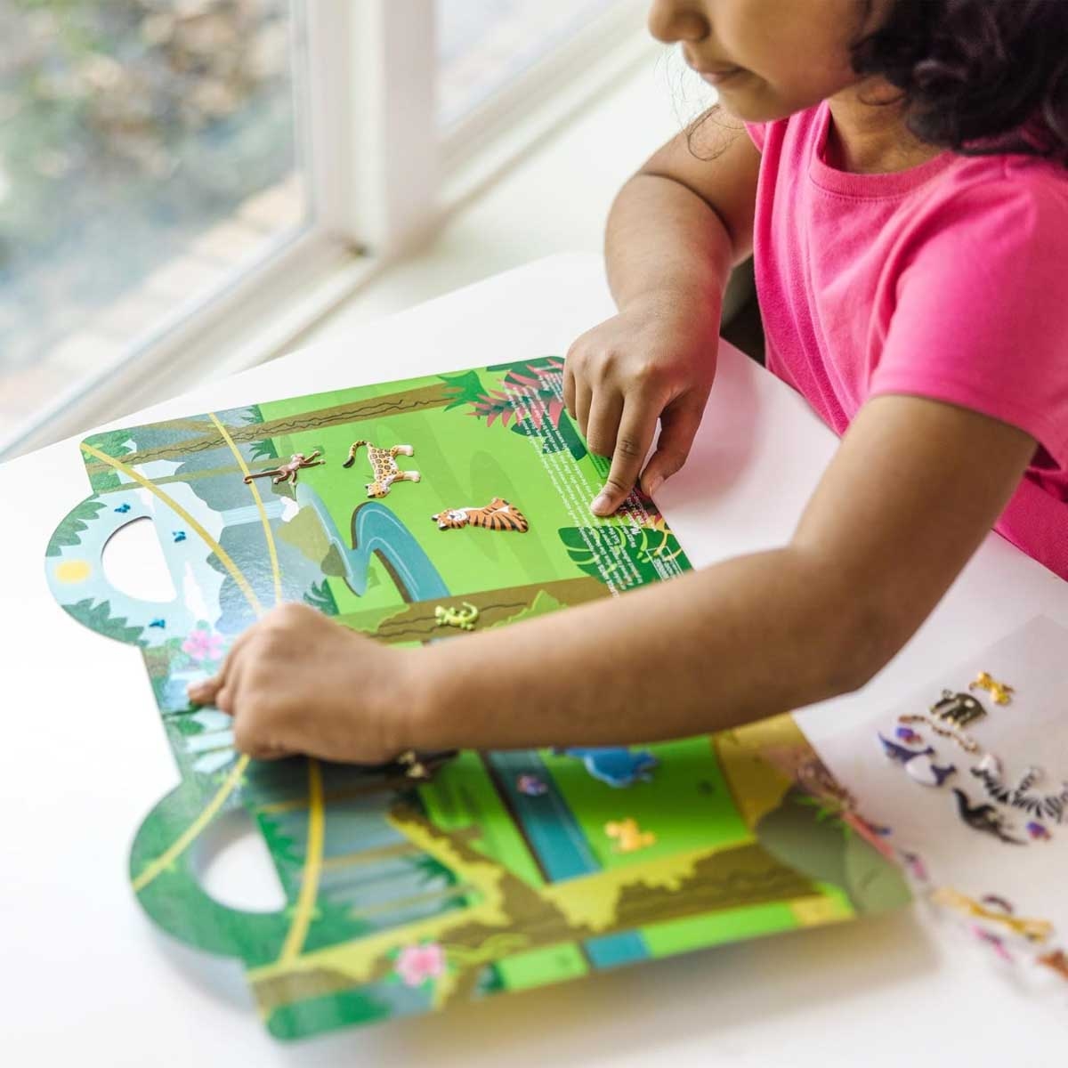 مجموعة ألعاب ملصقات سفاري من ميليسا آند دوغ، 42 قطعة، للجنسين، من 5 إلى 7 سنوات