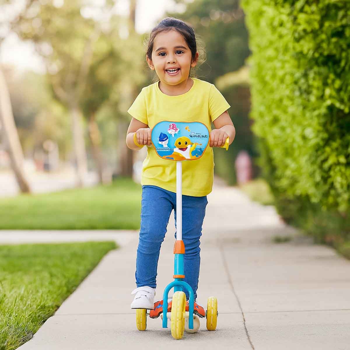 Mondo 3-Wheels My 1st Baby Shark Ride-On Scooter Unisex, 3-4 Years