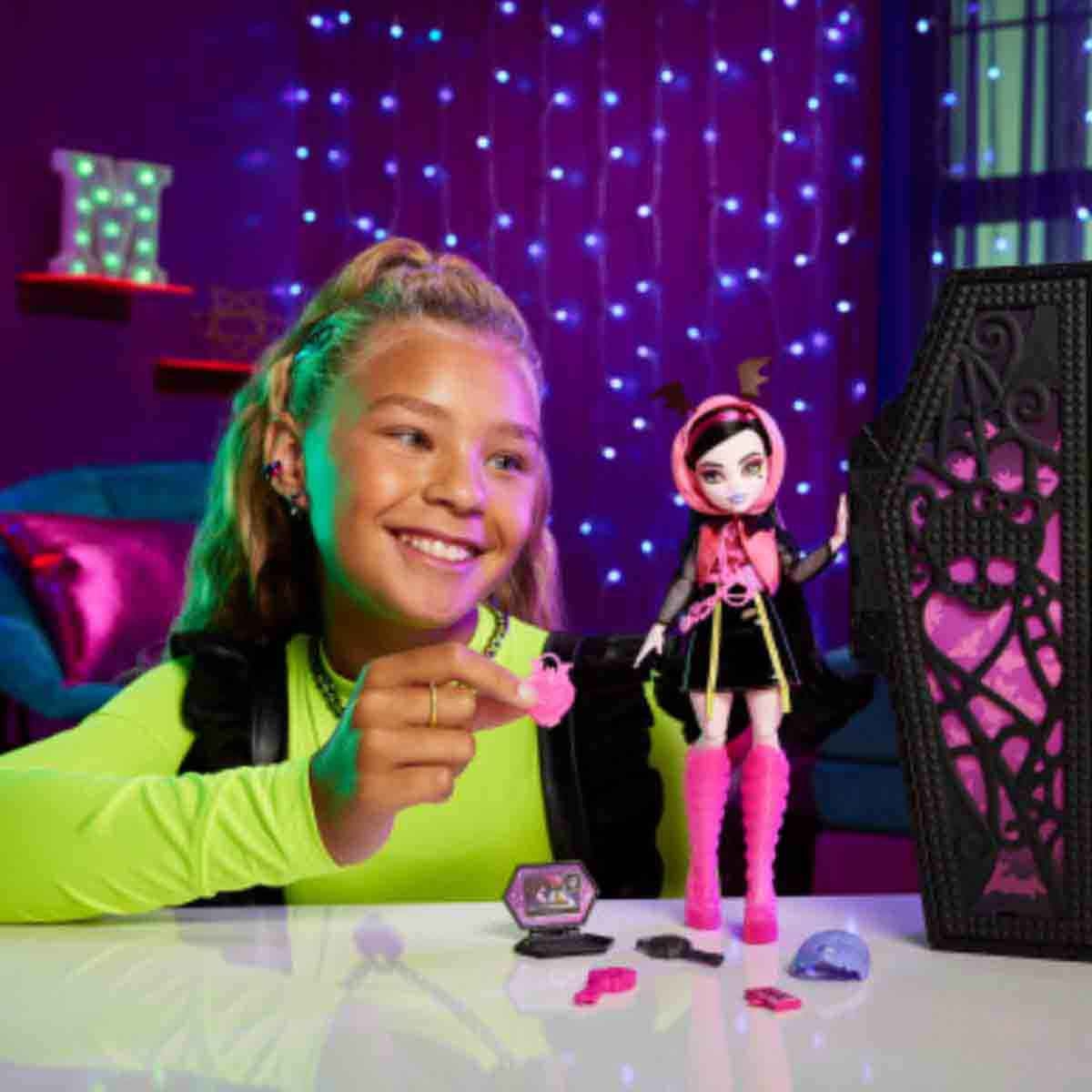Monster High Skulltimates Secrets Neon Frights Series Draculaura Doll Girls, 3-4 Years