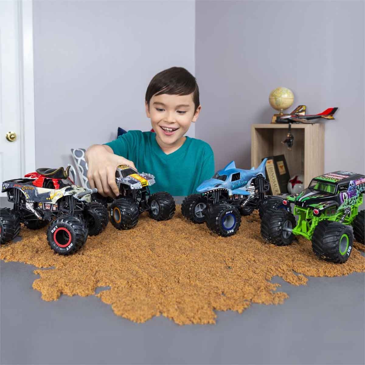 Monster Jam Assorted 1:24 Diecast Trucks Unisex, 3-4 Years