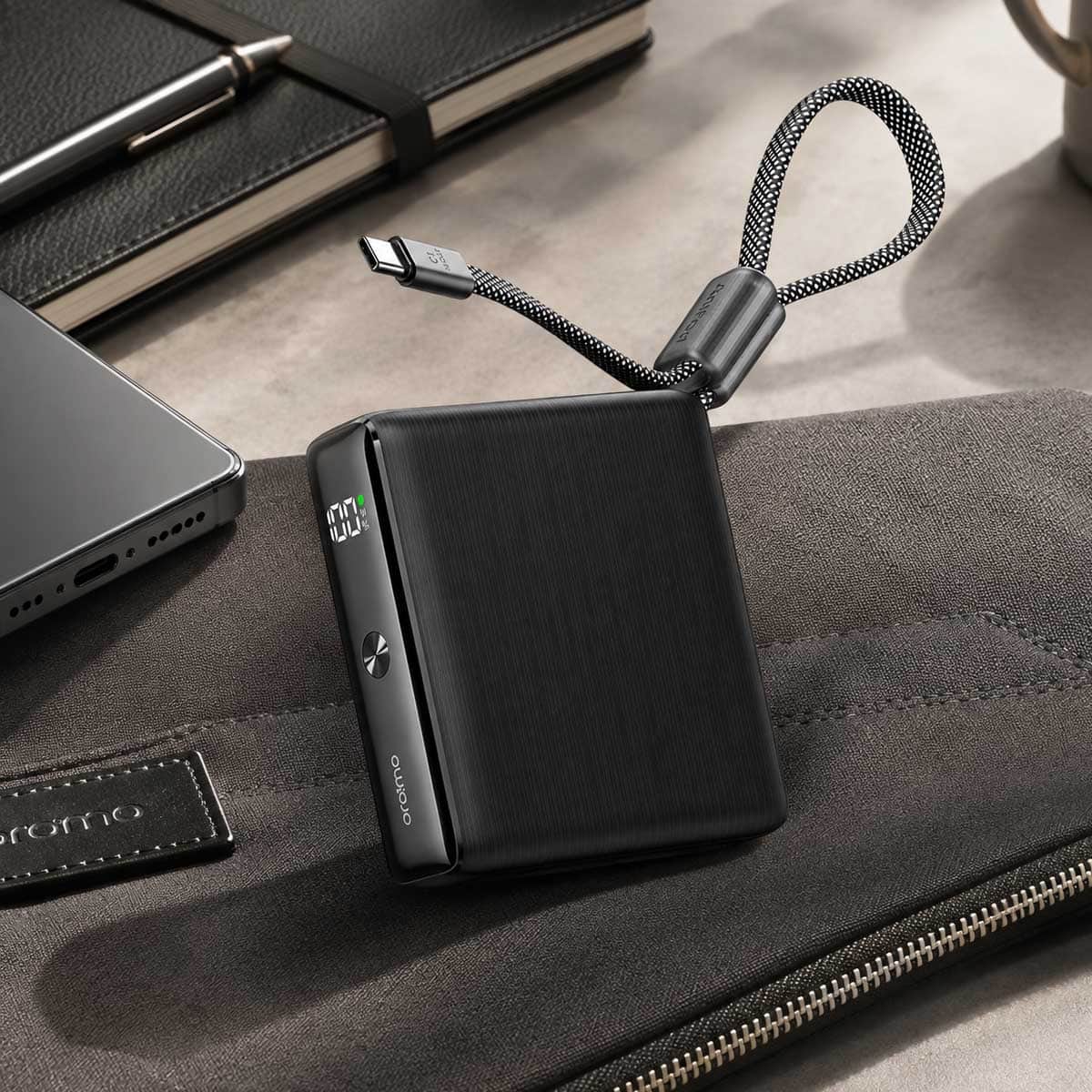 أورايمو باور بانك صغير بسعة 10000mAh وقدرة 22.5W مع كابل USB-C مدمج