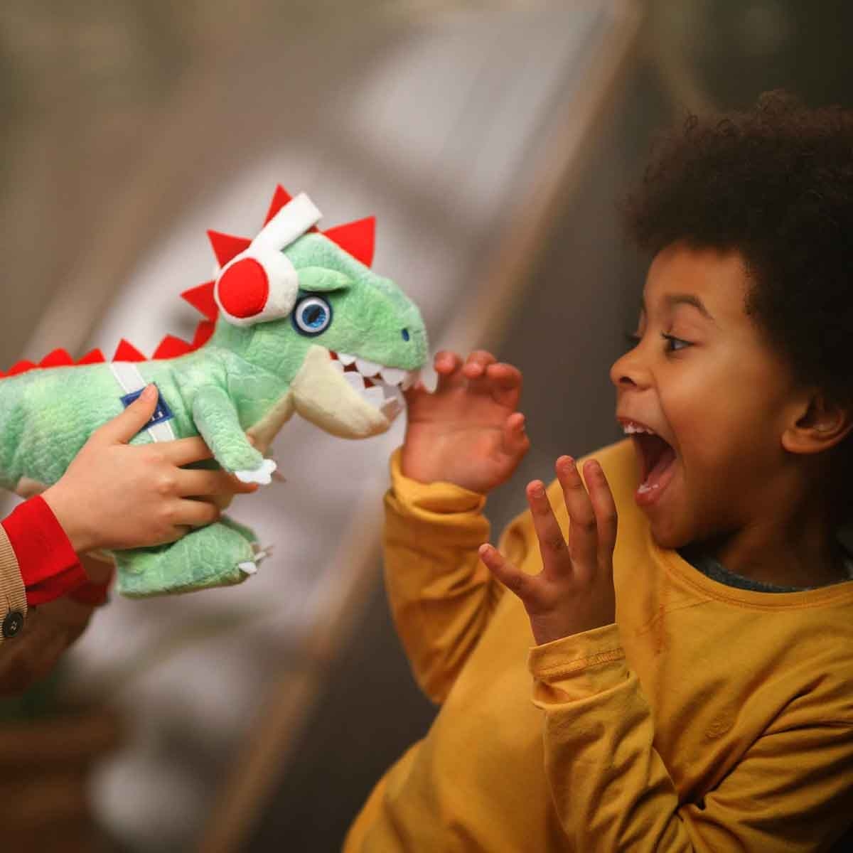 بارتي بيتس دمية محشوة ناعمة «دي جي إلكترونيكس ريكس» خضراء للجنسين، عمر 3-4 سنوات