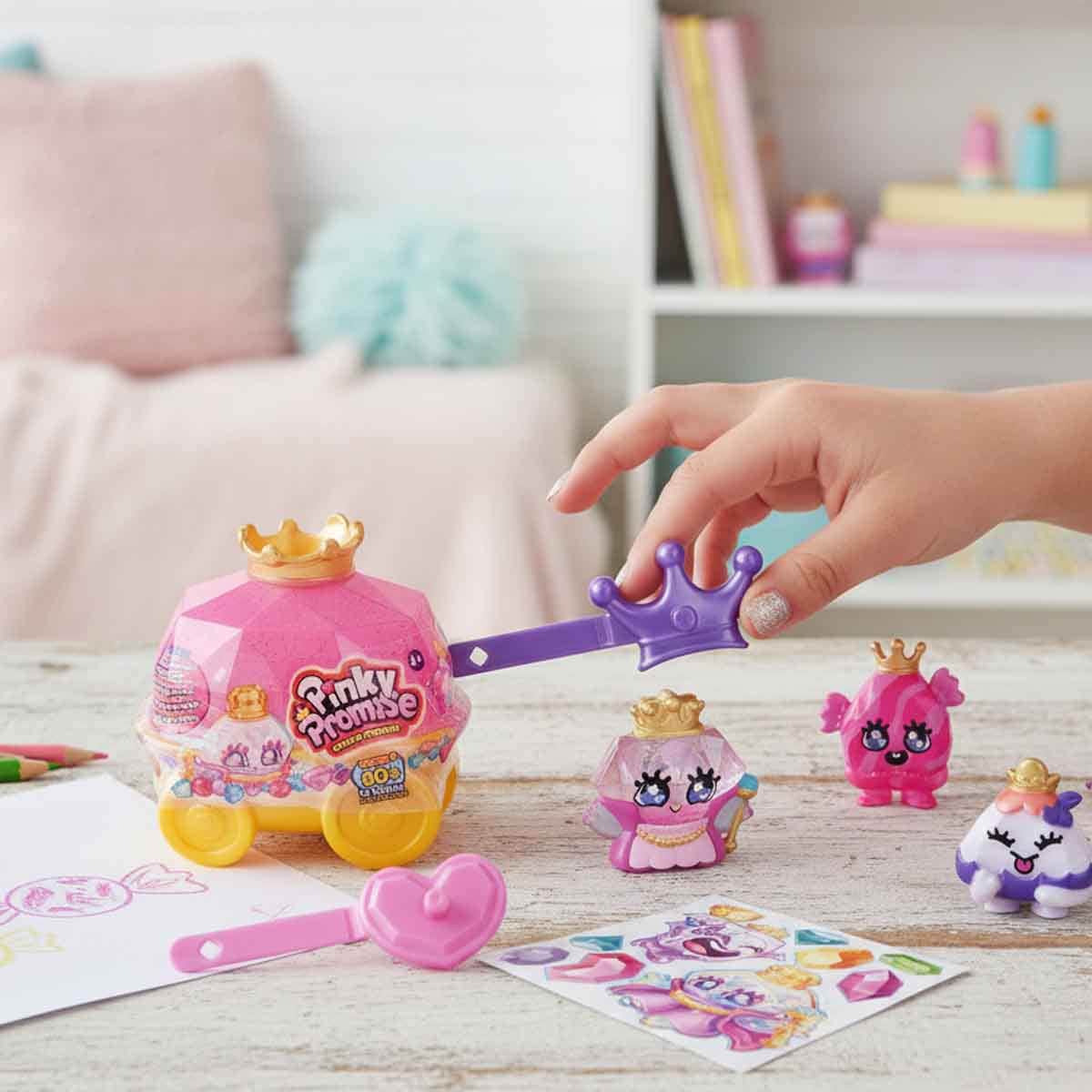 Pinky Promise Royal Carriage Gemmy Friends Surprise Figures Girls, 5-7 Years