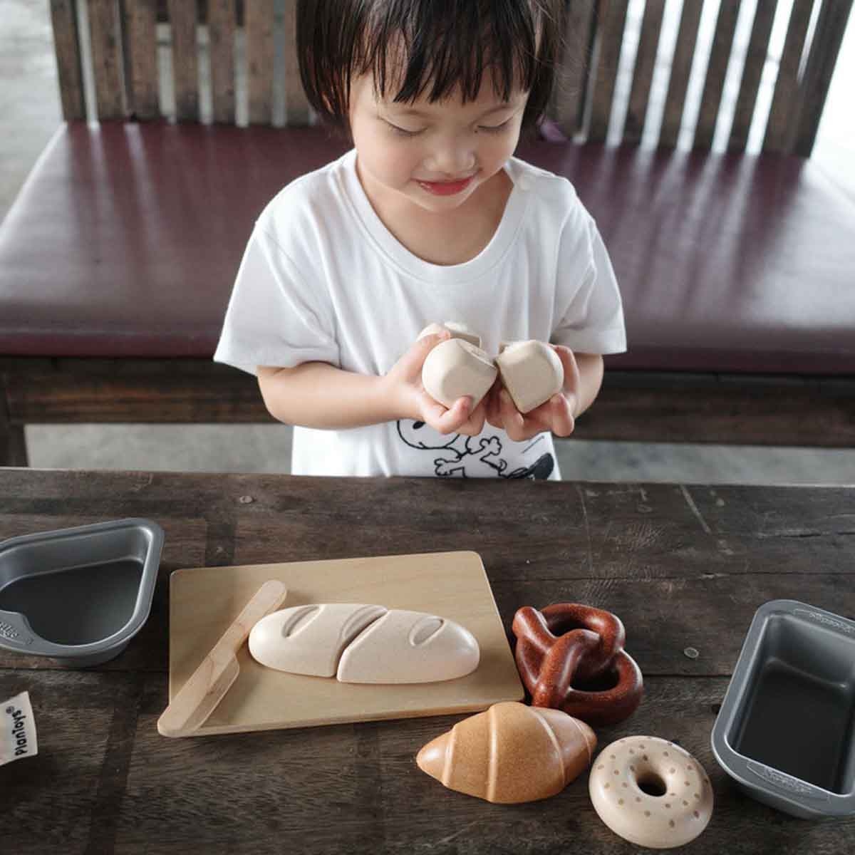PlanToys Bread Play Kitchen Set Unisex, 3-4 Years