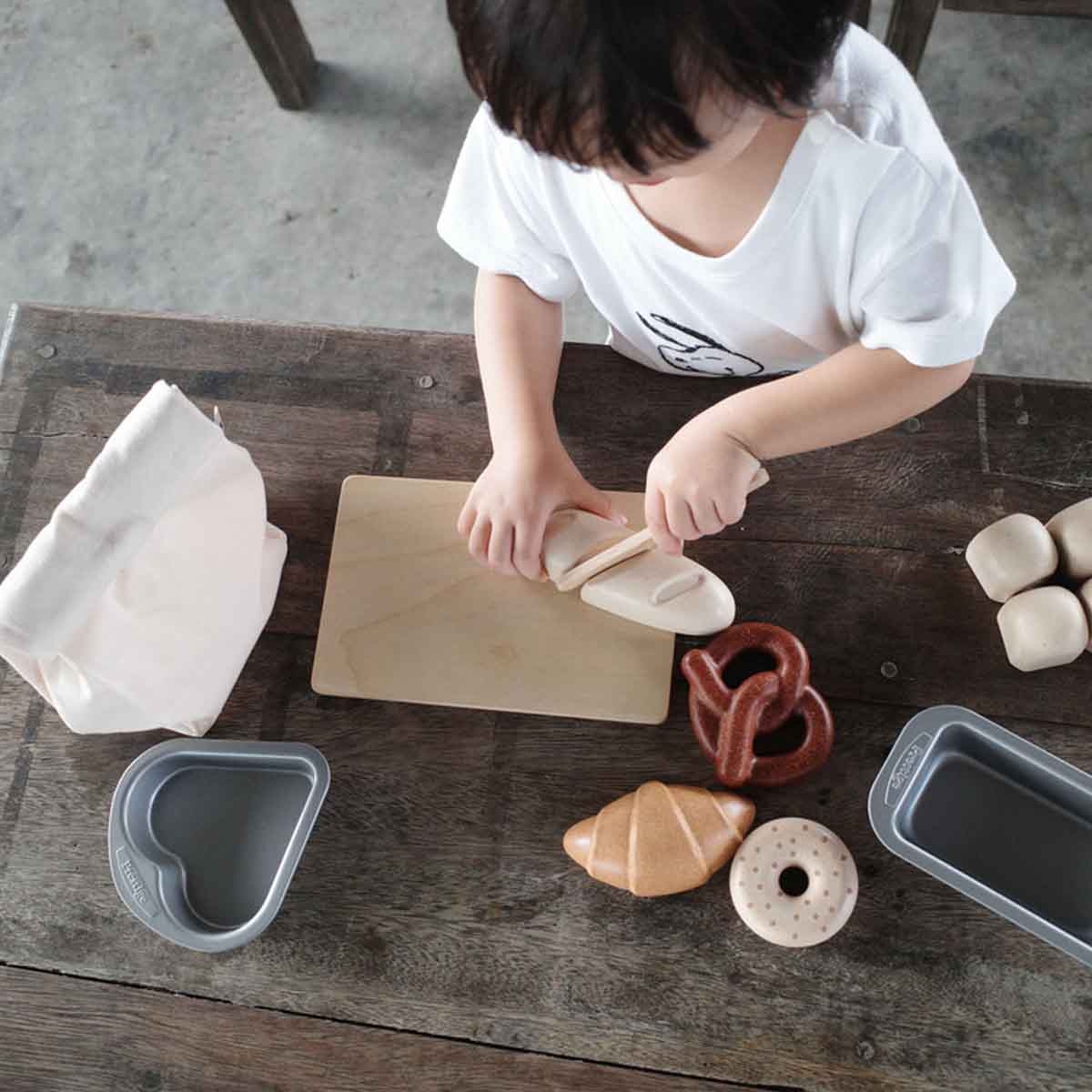 PlanToys Bread Play Kitchen Set Unisex, 3-4 Years